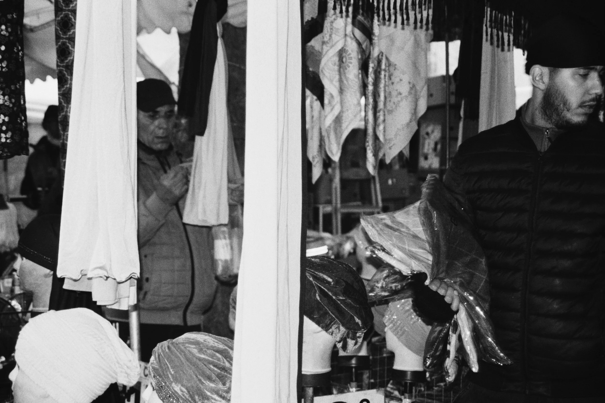 Seller and buyer. La Courneuve, 31012026.