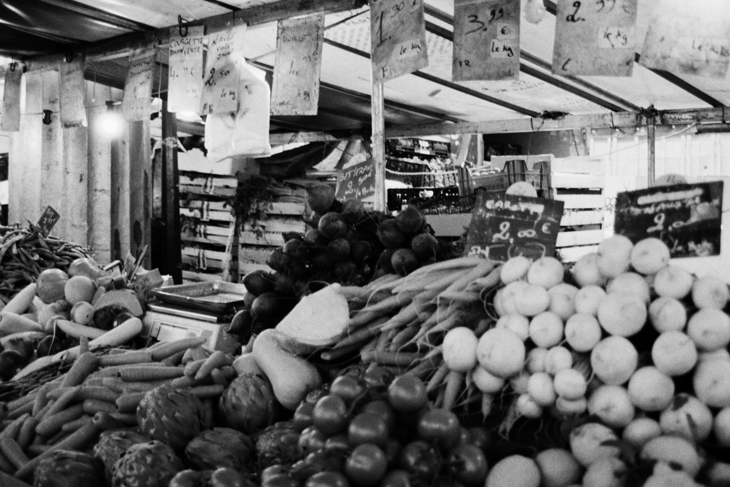 To weigh is to buy. Barbès, 14022026.