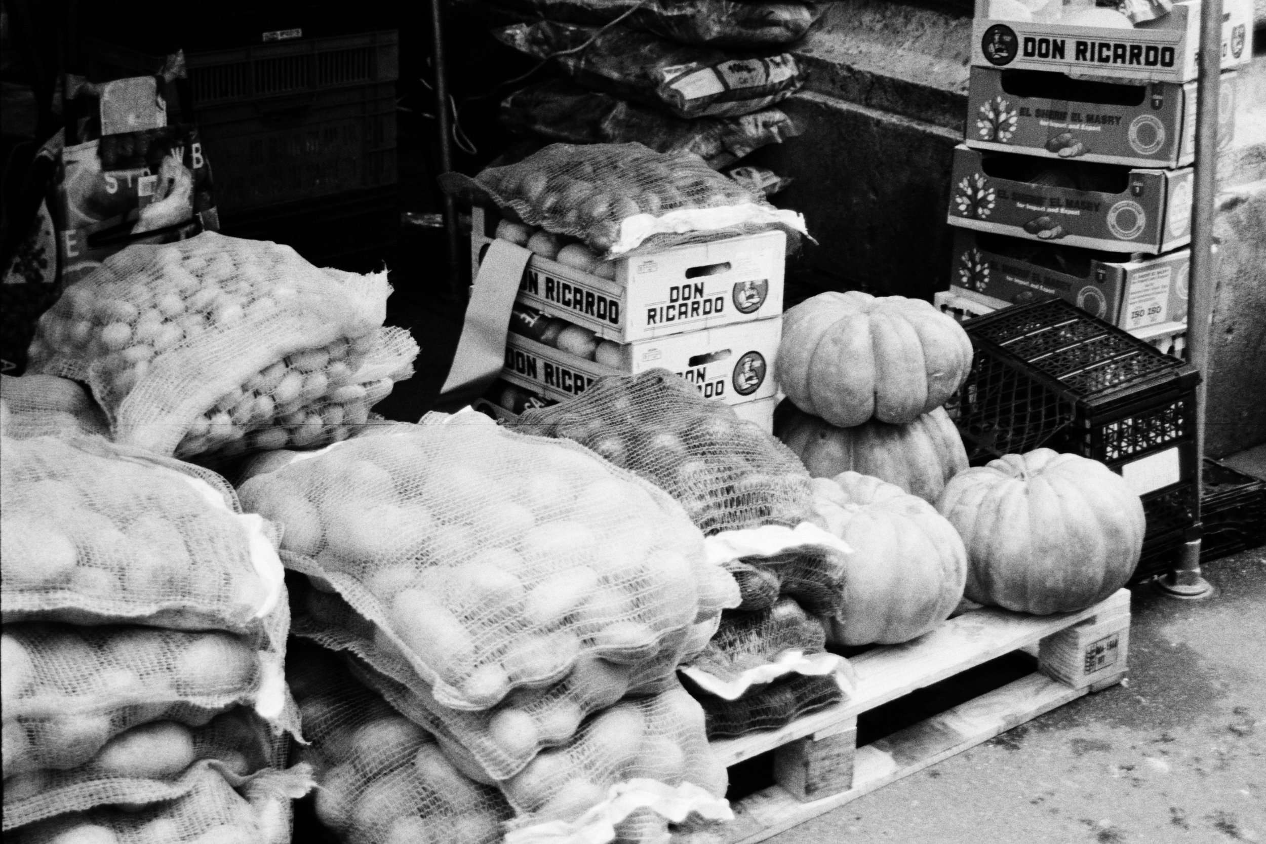 Restocking. Barbès, 14022026.