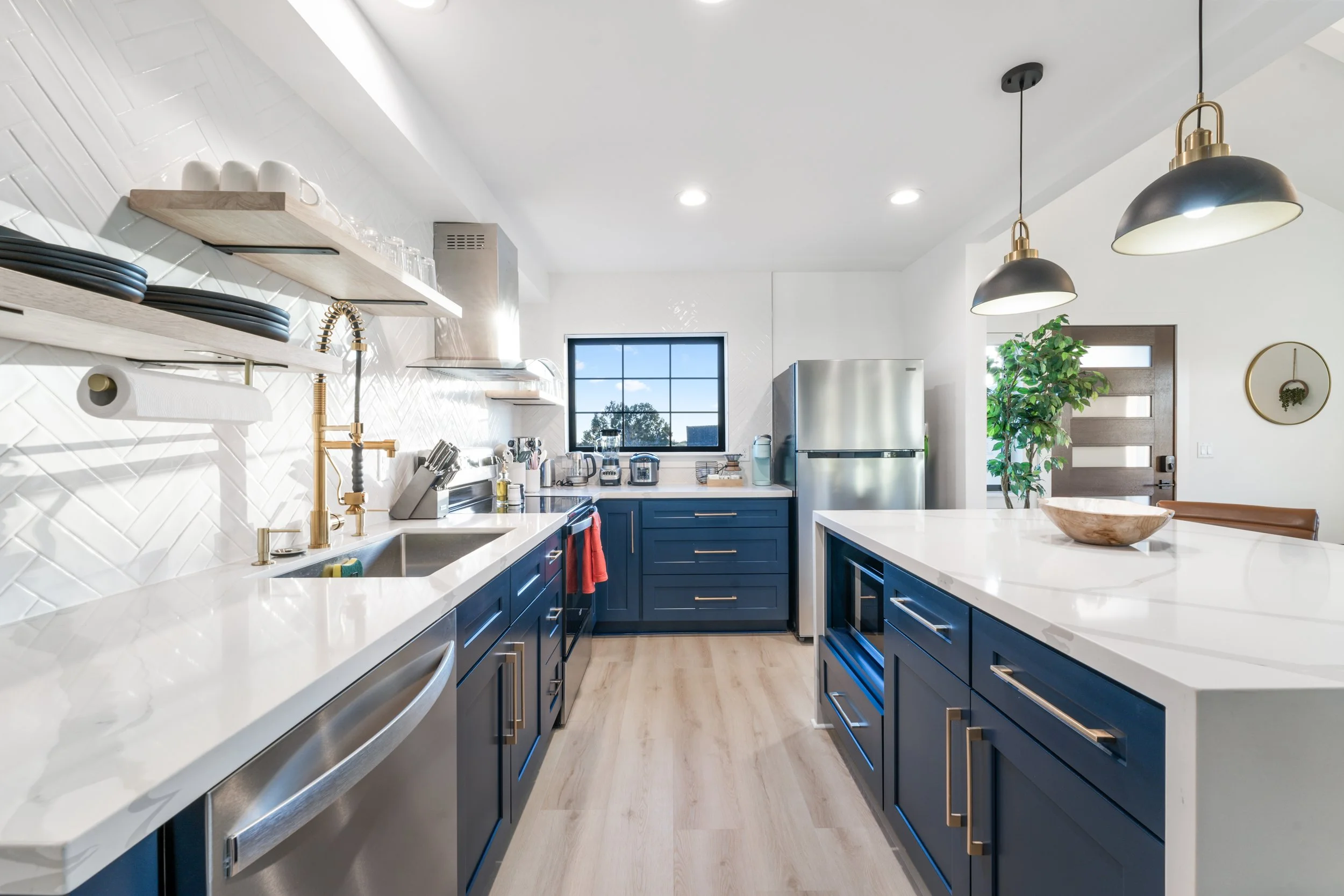 Fully-stocked Kitchen
