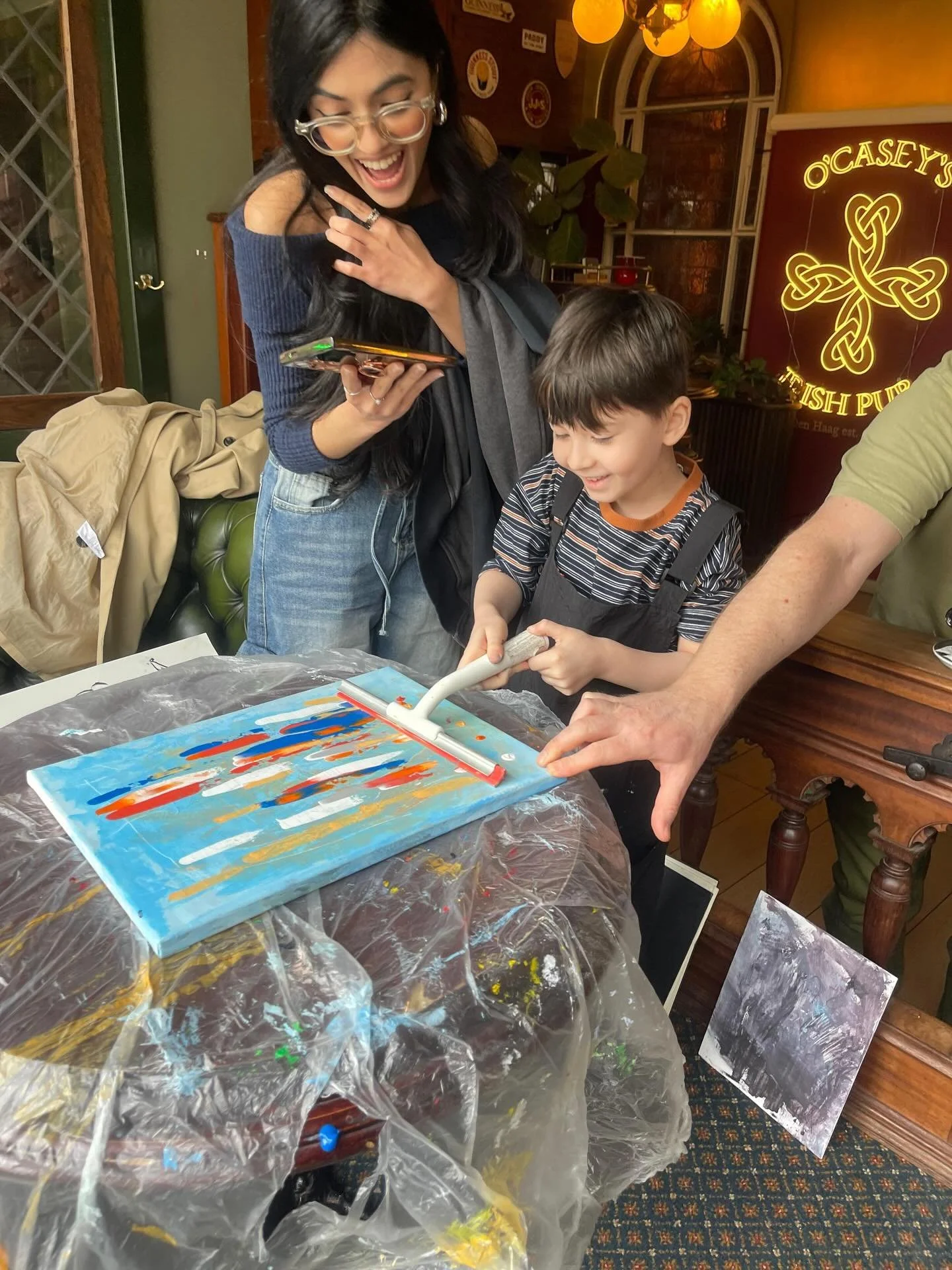 A &ldquo;Look what I made!&rdquo; moment 💛

Kids + Parents Sunday Paint N Sip 

Looking for a fun, creative activity for your little ones? 

Join us for a colorful day of drawing &amp; painting designed to support kids&rsquo; development while they 