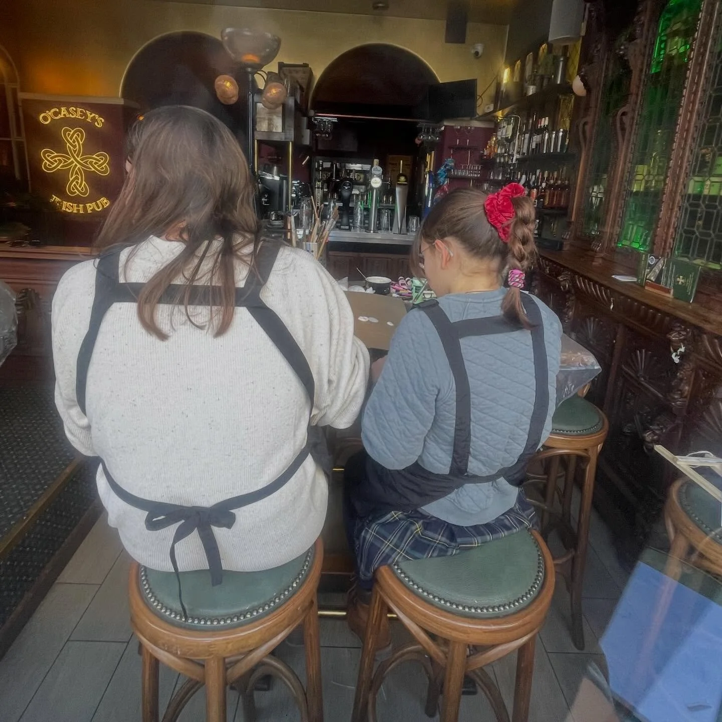 #paintnsipdenhaag 

4 Kids + Parents 

 Looking for things to do with your kids in Den Haag? 

Try fun and engaging painting projects on sundays 

(Adult Participation not mandatory but highly encouraged) 

Sundays at Ocaseys
Session one: 12:00-1:15
