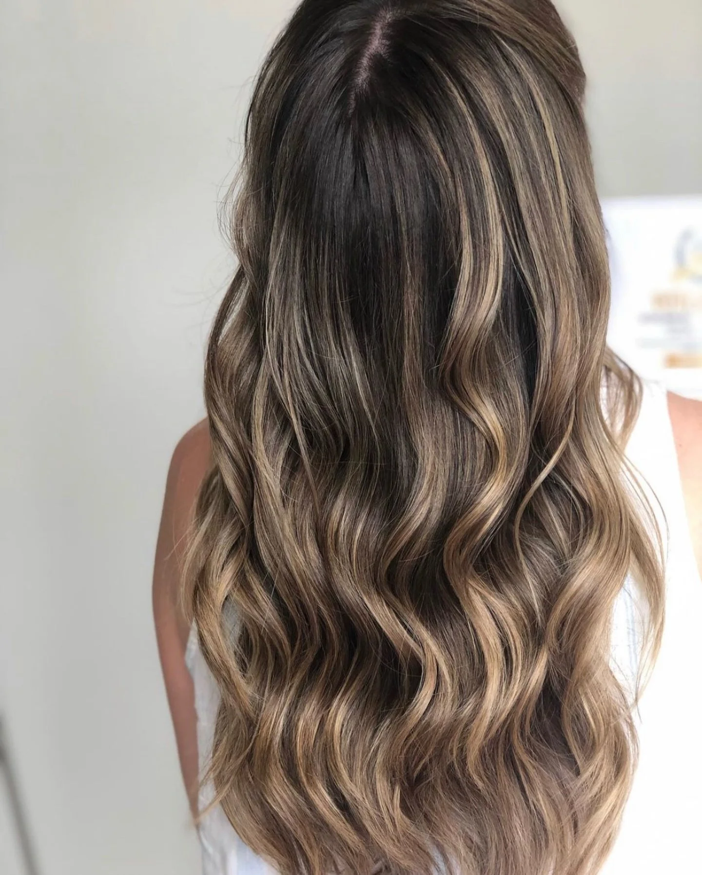 This wasn&rsquo;t just balayage &mdash; this is a fully customized color placement with a diffused, low-contrast blend from root to ends.
Controlled brightness, natural depth, and dimension that grows out softly without harsh lines or maintenance str