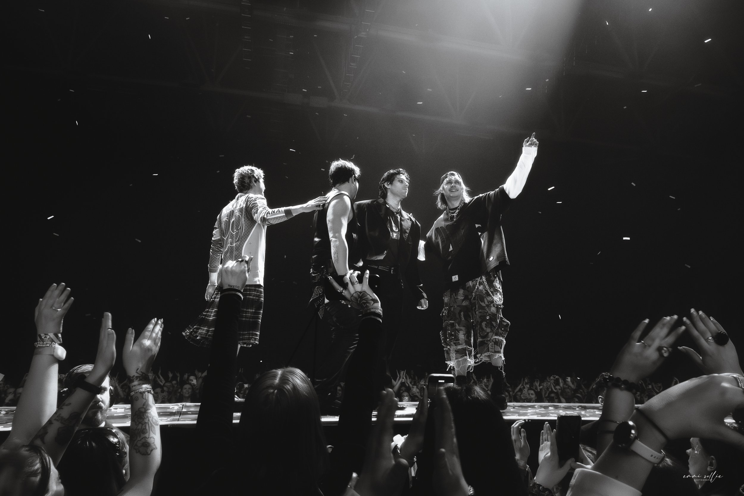 5SOS-Oslo260416-EmmiSollie-emmisphoto-03865-BW-Web.jpg