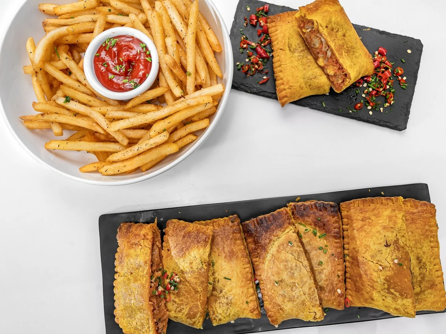 Thanks @grubhubforrestaurants for the beautiful pictures of our delicious patties ! Pictured in order: OG Beef, Curry Chicken, Korean Pork Belly, Jerk Mushroom (V), &amp; Cauli-Corn (V) 😋🇯🇲