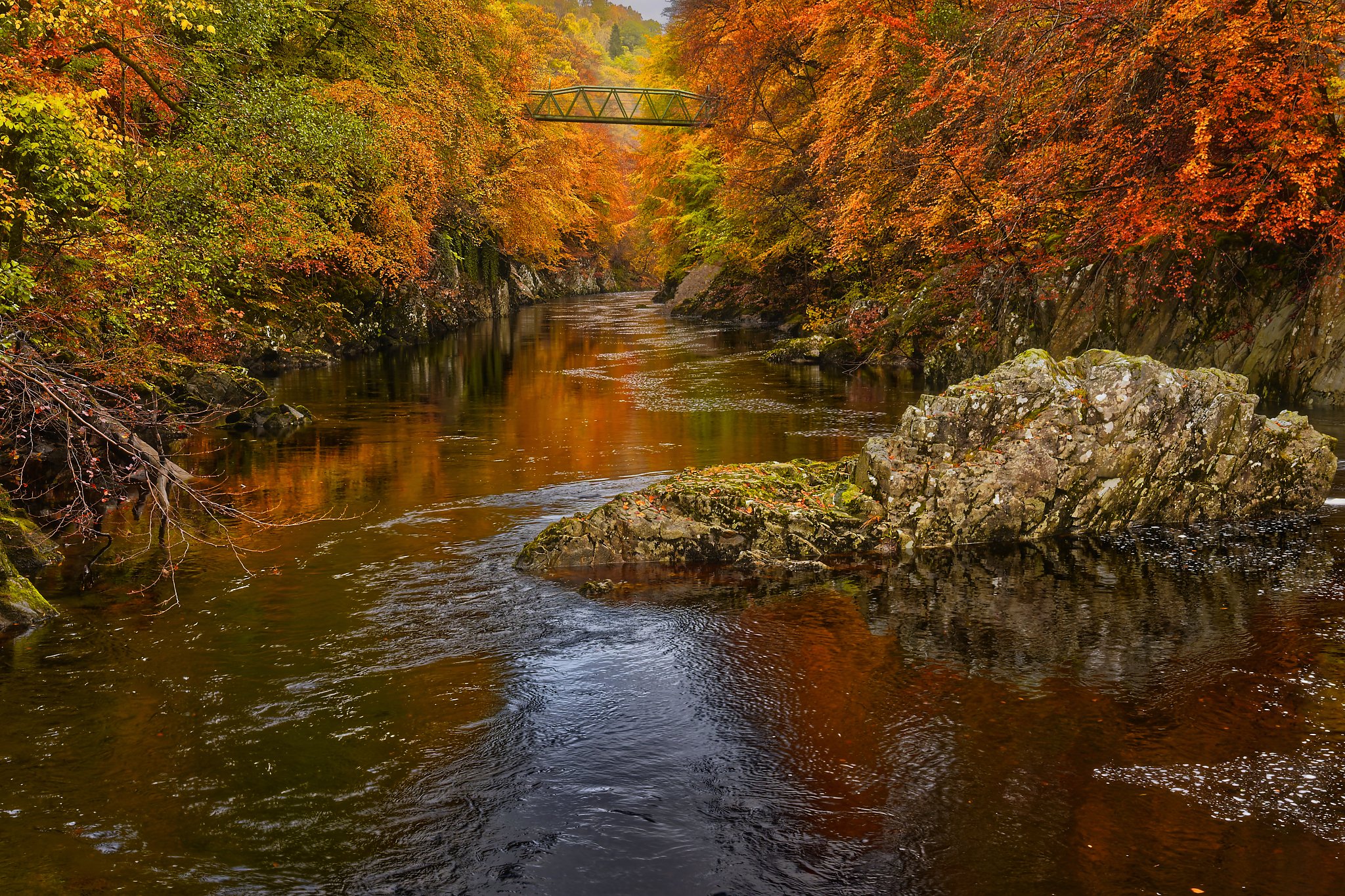 SM062 - Autumn Flow Beneath Garry Bridge