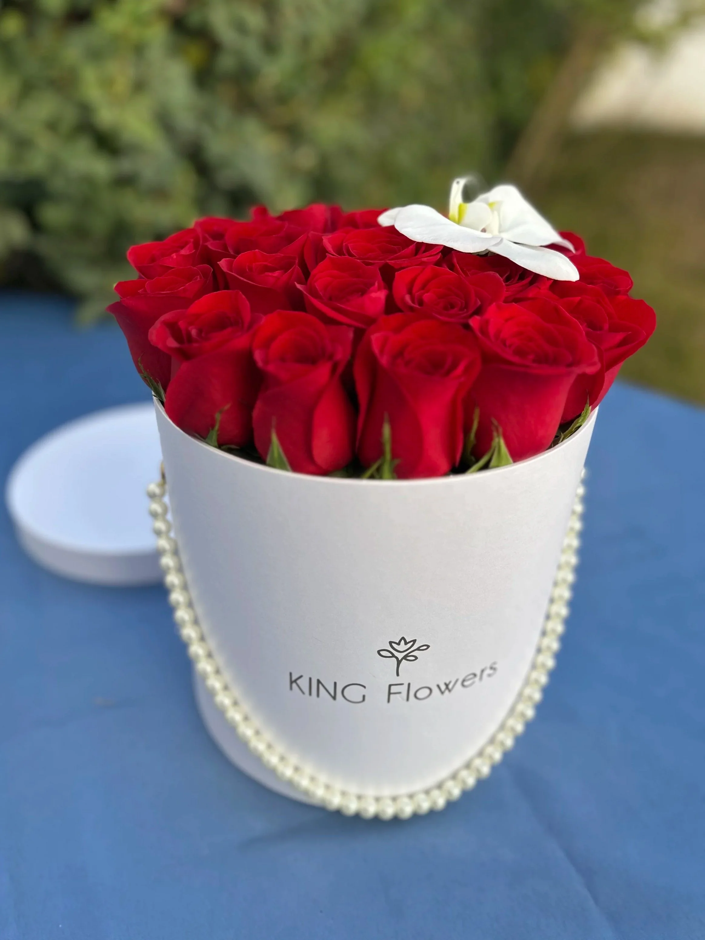 Circular perlas y orquidea