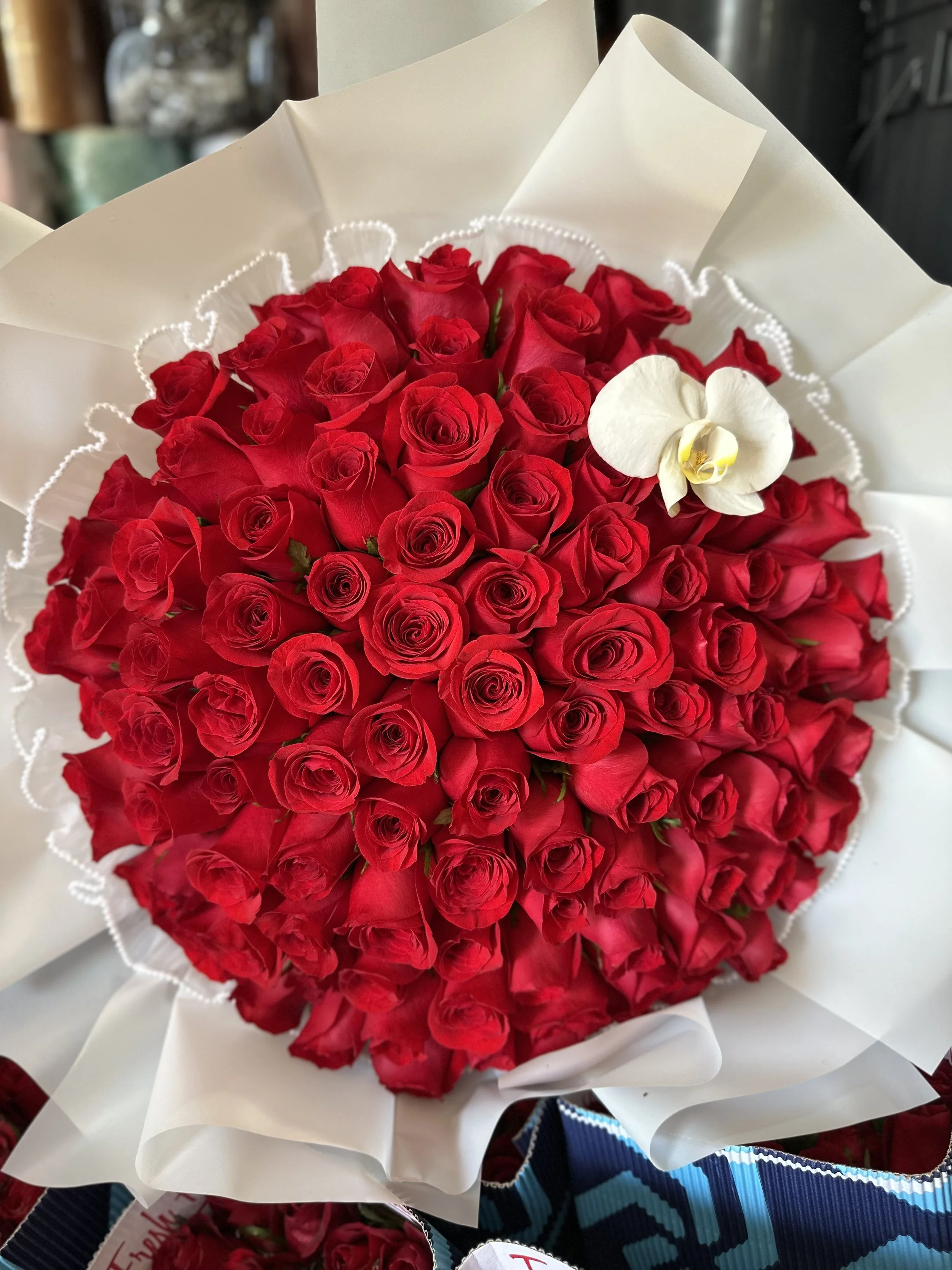 Ramo 100 rosas y orquídea