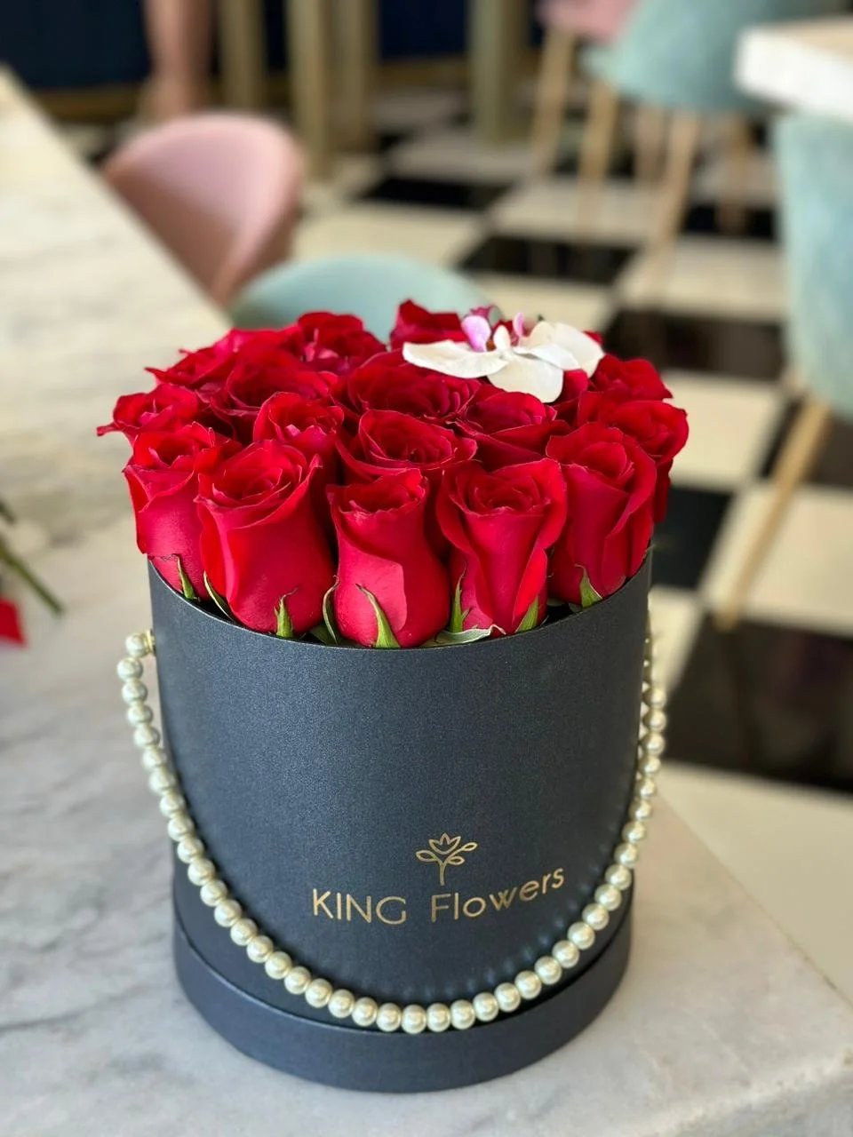 Circular perlas y orquídea