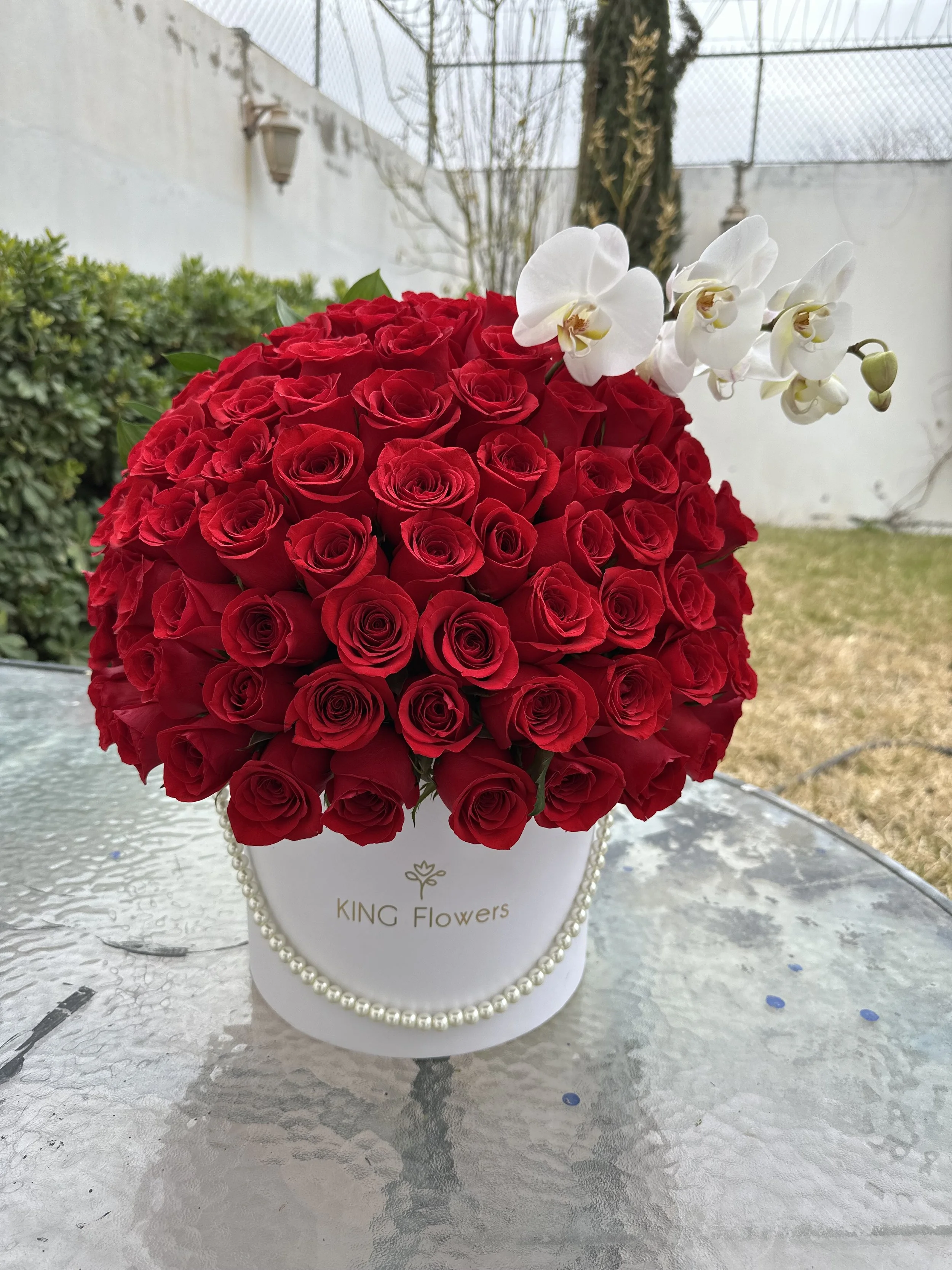 Circular con 125 rosas