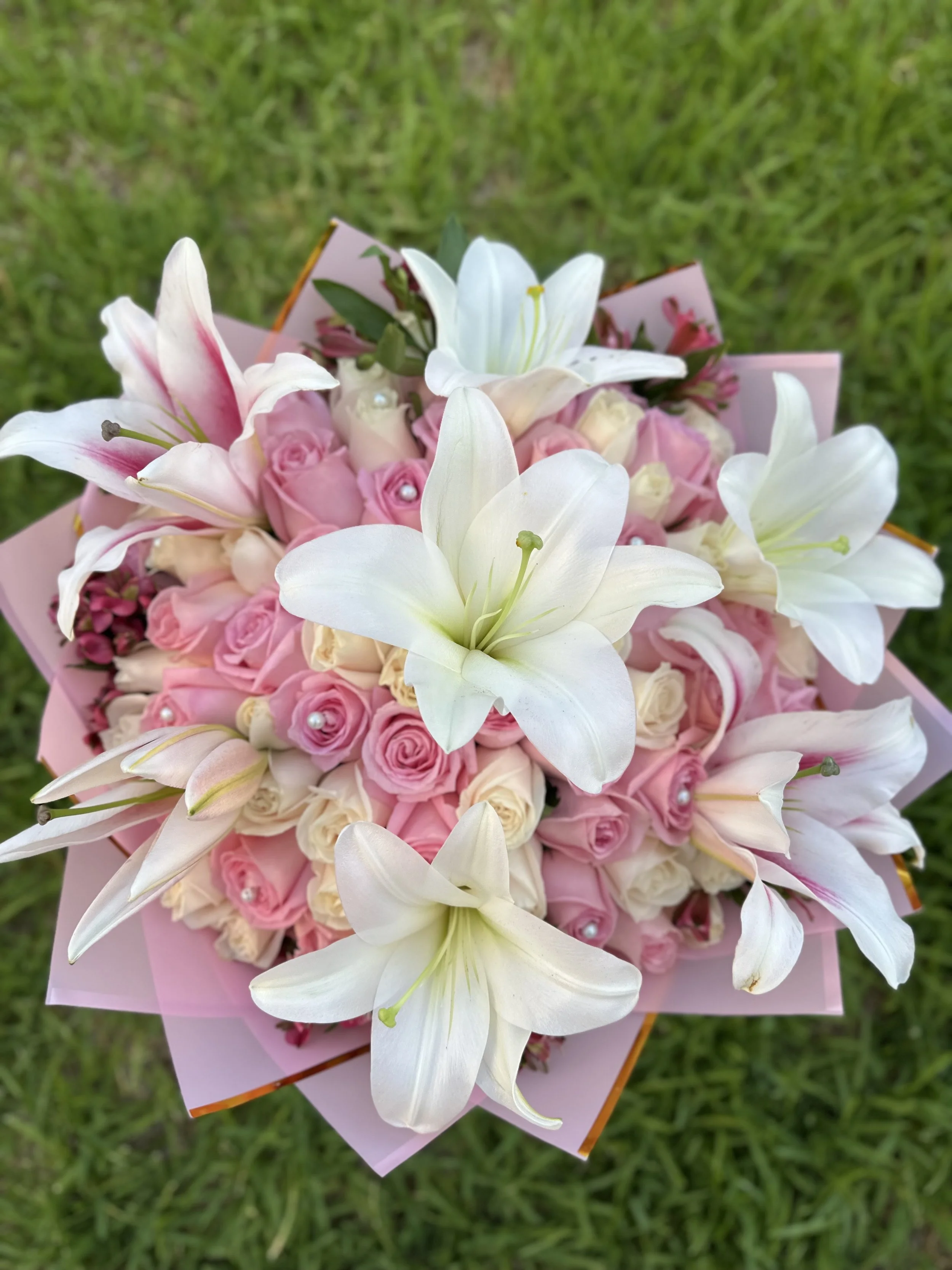Ramo rosas y lilis