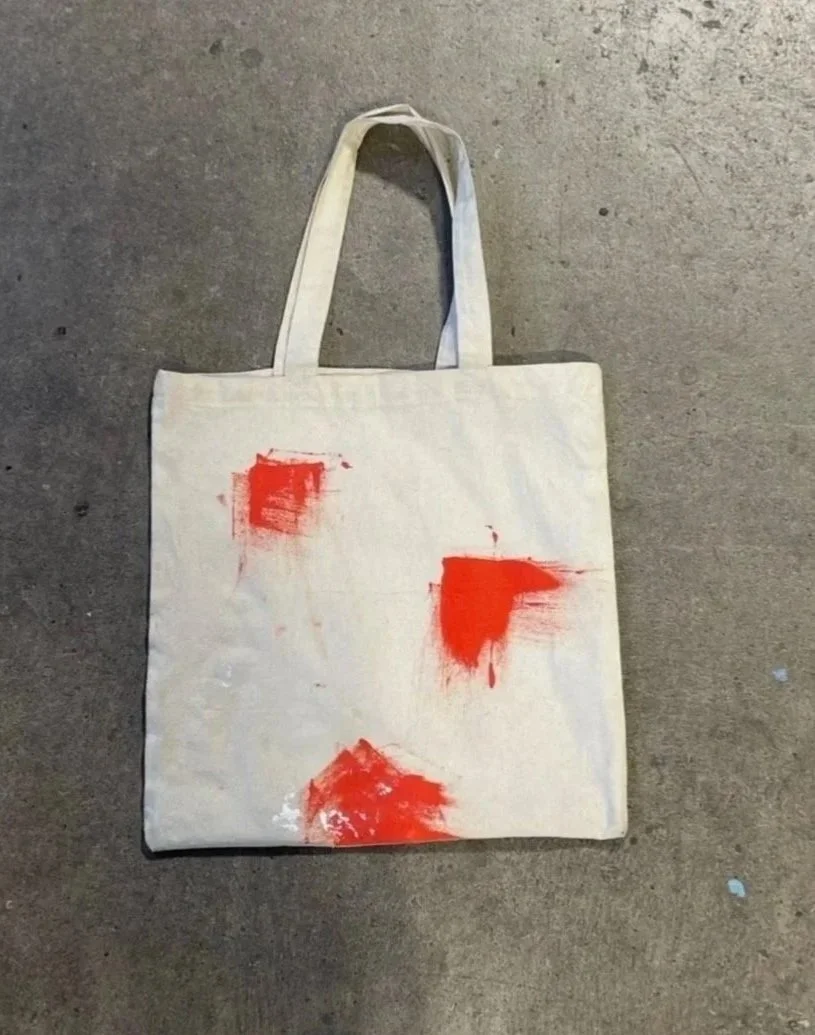 Abstract Tote