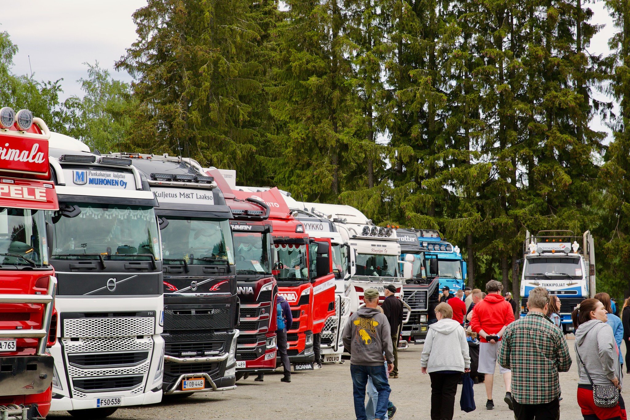 Kuvia kuorma-autoista Liperi Truck Meetingissä 2025.