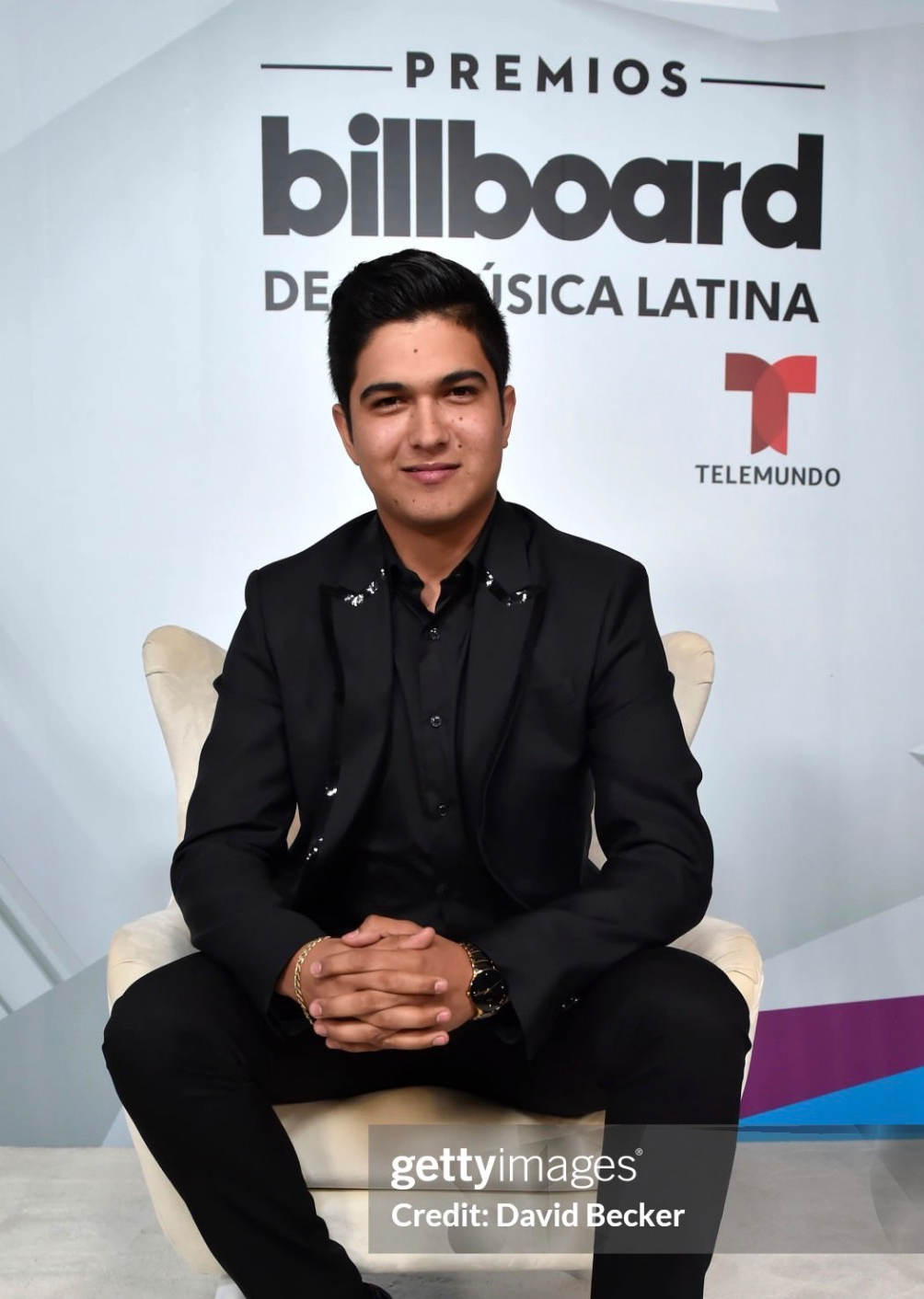 ULICES CHAIDEZ GANA PREMIO BILLBOARD A LA MUSICA LATINA