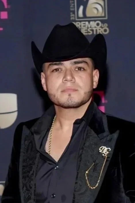 LENIN RAMIREZ WINS PREMIO LO NUESTRO ALONGSIDE GRUPO FIRME 