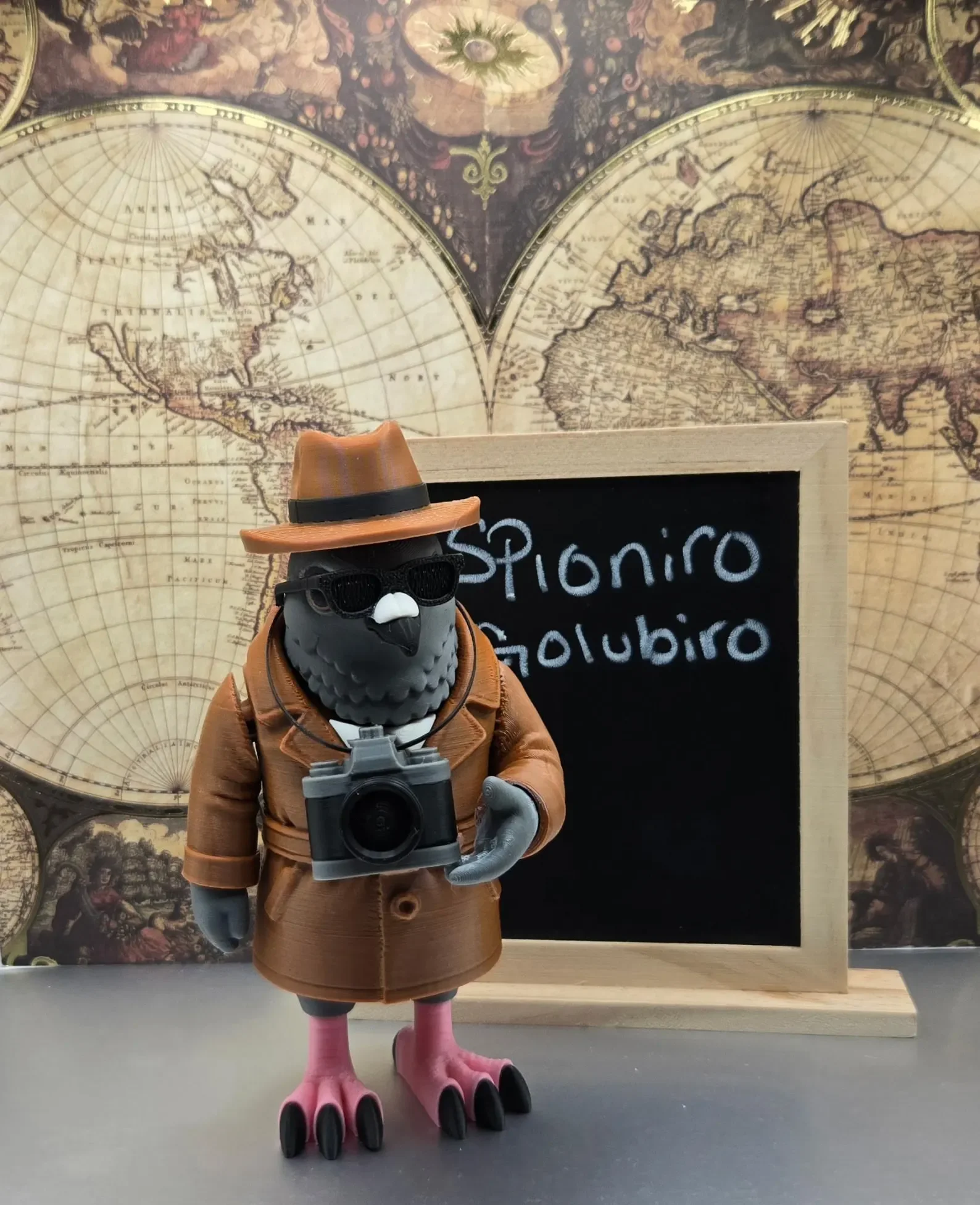 Spioniro Golubiro – Brainrot Toy