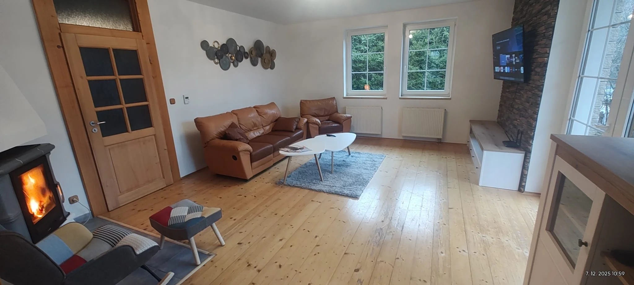 Obývací pokoj s krbem