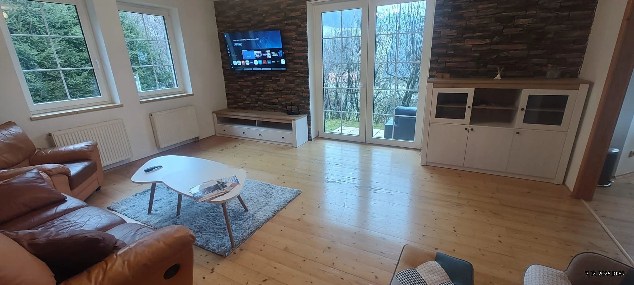 Obývací pokoj s krbem