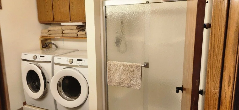 laundry room 1.jpg