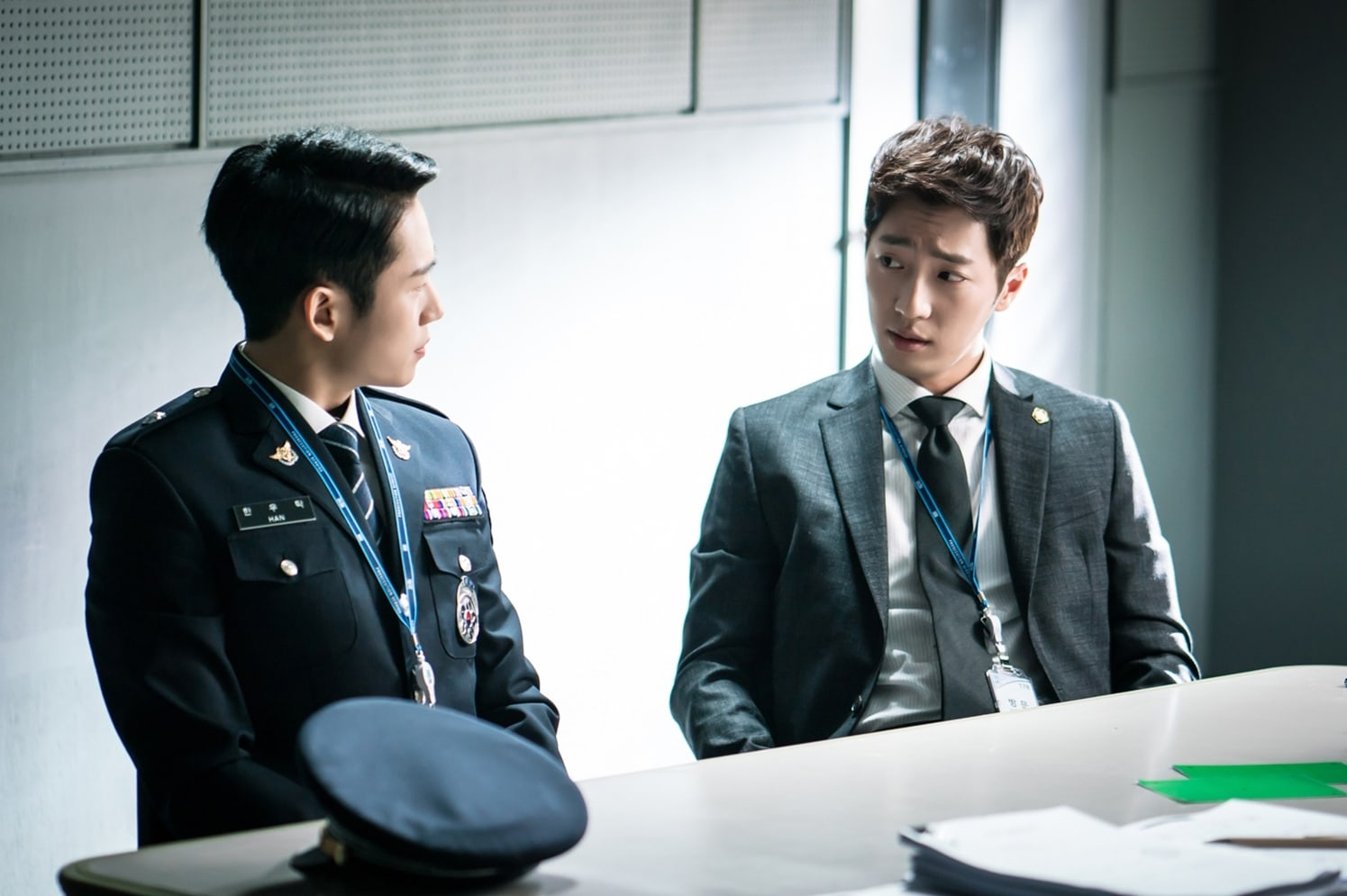 Han U‑tak & Lee Yu‑beom in While You Were Sleeping