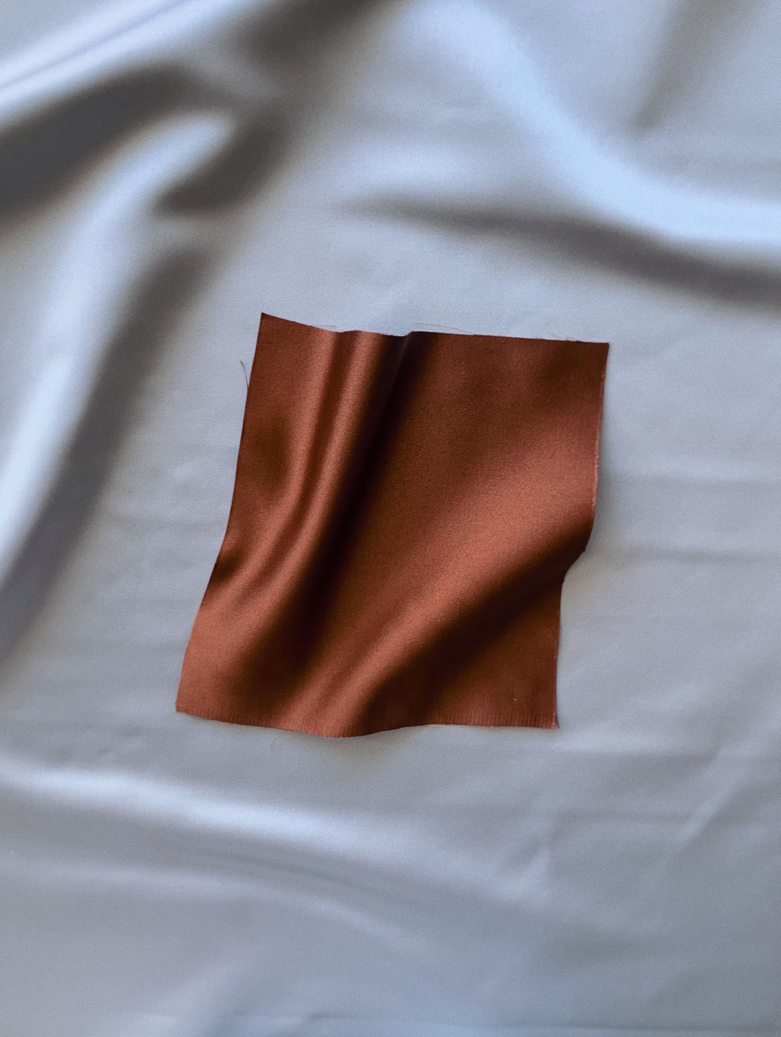 I snart ett &aring;r har jag ritat p&aring; en textil kollektion som g a l l o p e r a t rakt ur hj&auml;rtat. Varje g&aring;ng jag beh&ouml;vt l&auml;gga skisserna &aring;t sidan har de bl&auml;ngt &aring;t mej &aring; sagt ~ hall&aring; d&auml;r, v