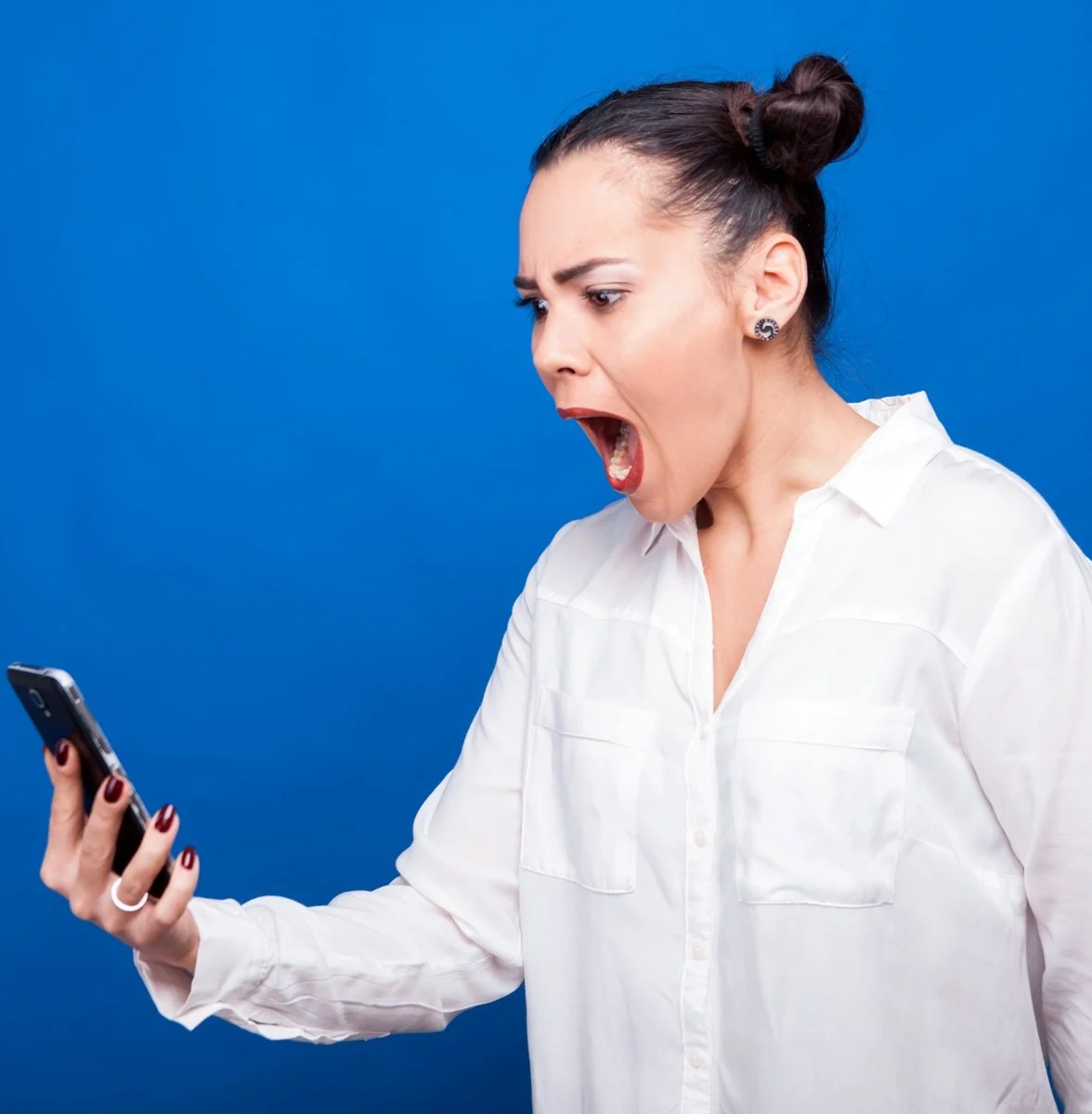 Angry_Woman_Yelling_At_The_Phone