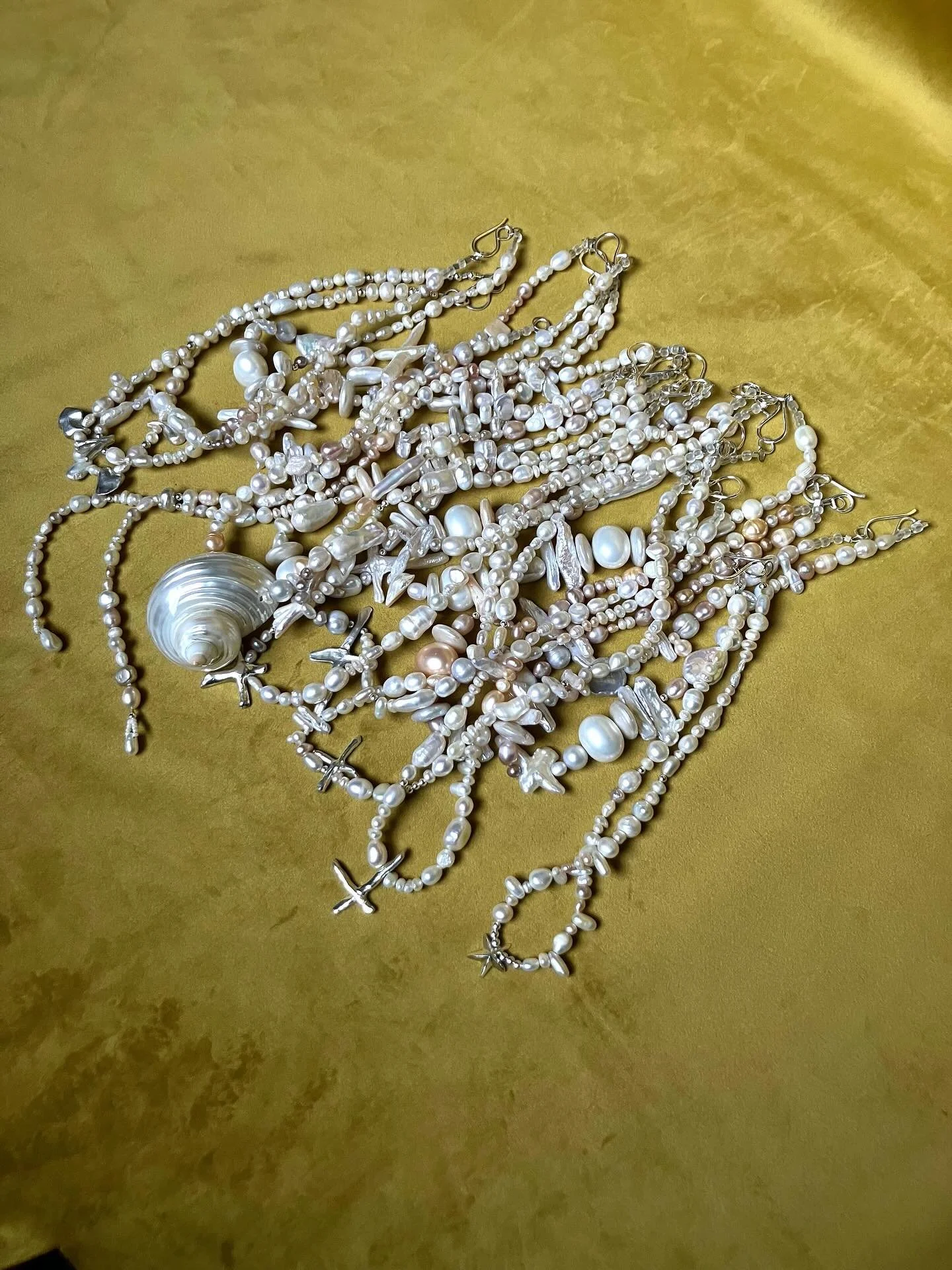 ✨BUFFALO PEARLS

Hand crafted in London, Buffalo Pearls pieces are bold and organic. 

We&rsquo;re excited for you to see all their pearly goodness this July🌷