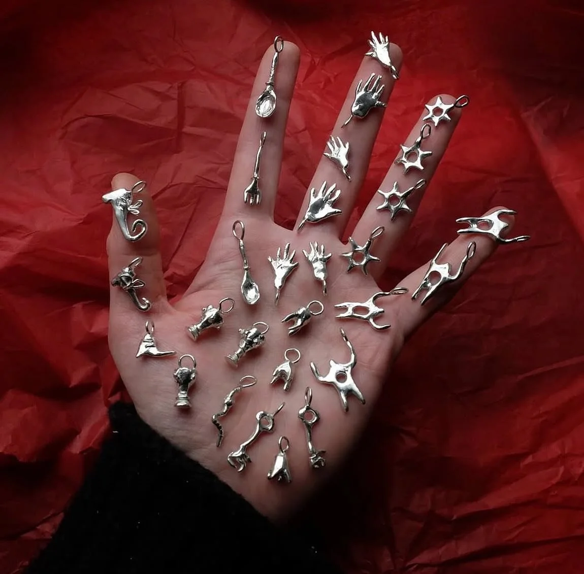 ✨METAL BY CHAZ / CAITLIN HAZELL

You&rsquo;ll have the opportunity to look through these beautiful tiny modern day artefacts, hand carved in wax and cast in bronze or recycled silver if you come down on July 11th to our first ever MAKE a Market in Br