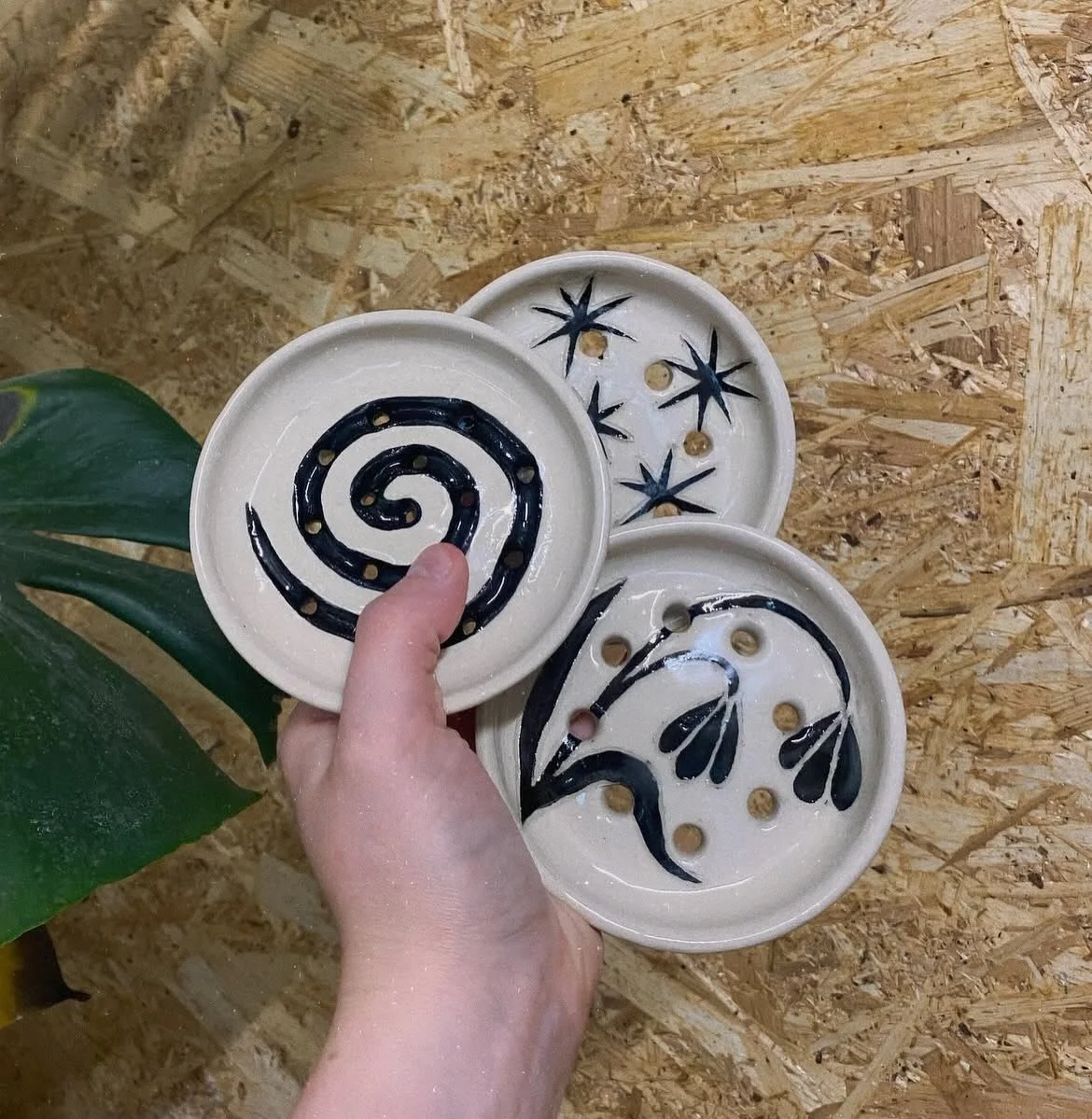✨ALICE CARTER CERAMICS 

Alice combines illustration and texture to make beautiful one of a kind small-batch ceramics. 

Come down and shop her lovely stuff on the 11th of July at MAKE!