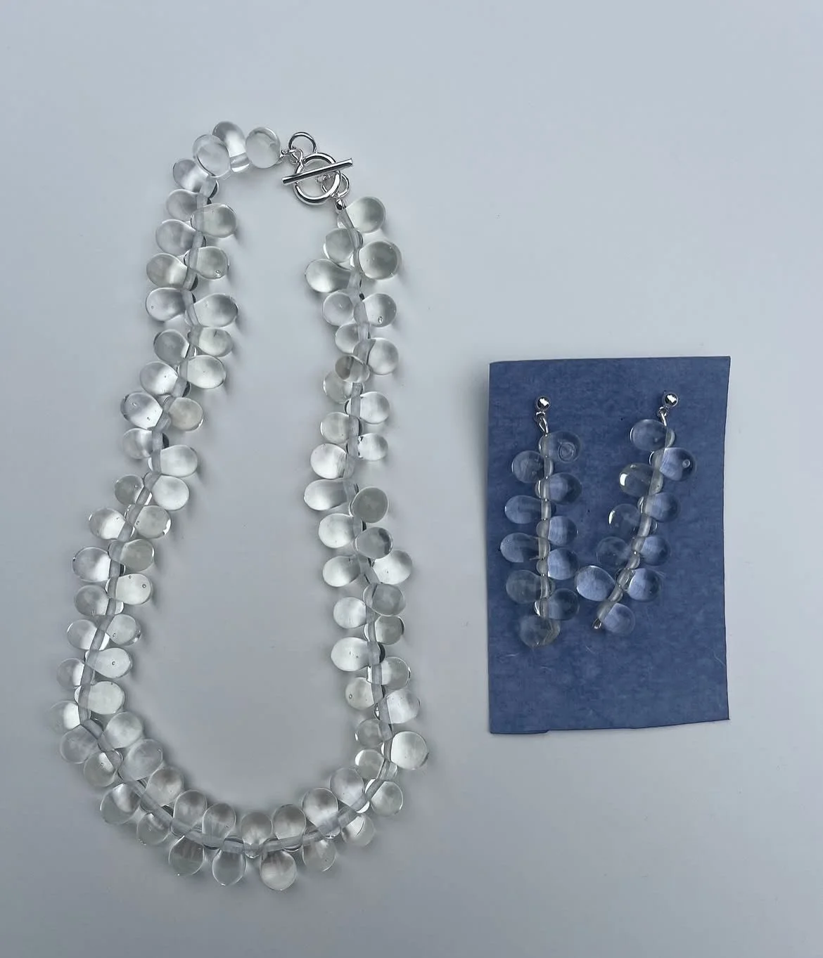 ✨ SARMA WORKS

Drawing inspiration from all aspects of life, including folklore and geology, Sarma Works creates beautiful glass jewellery and other pieces for the home. 

Sarma Works will Joining us this July! 🤍