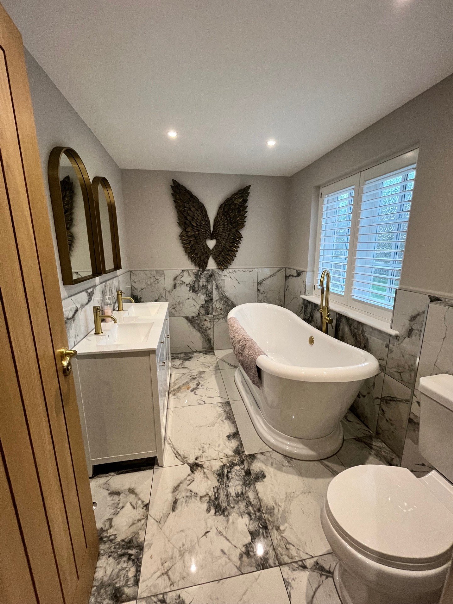 bathroom painting and decorating