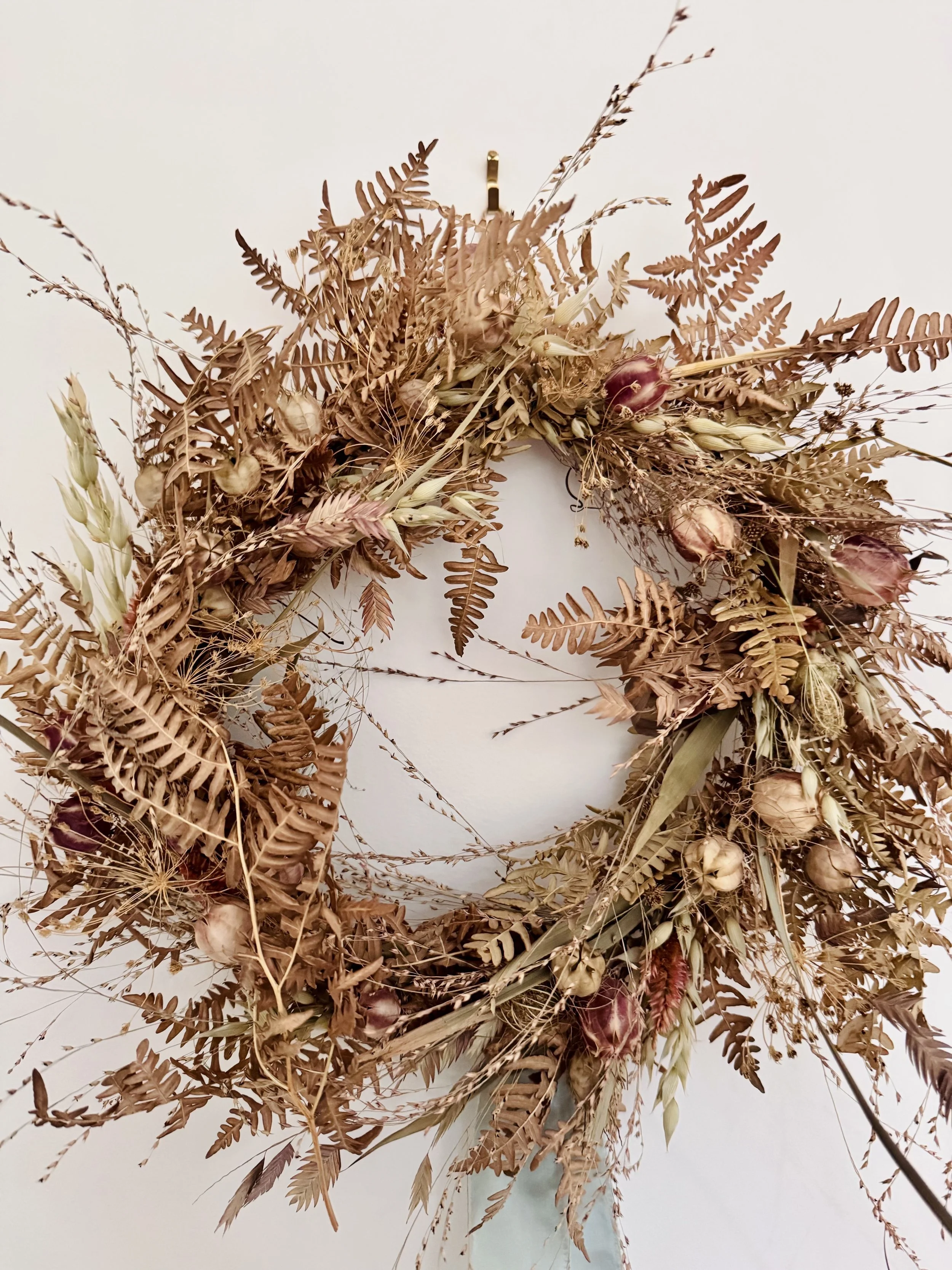 Wreath+No+5+bracken+fern+oats+dried+grasses+nigella+pods+silk+ribbon+.jpg