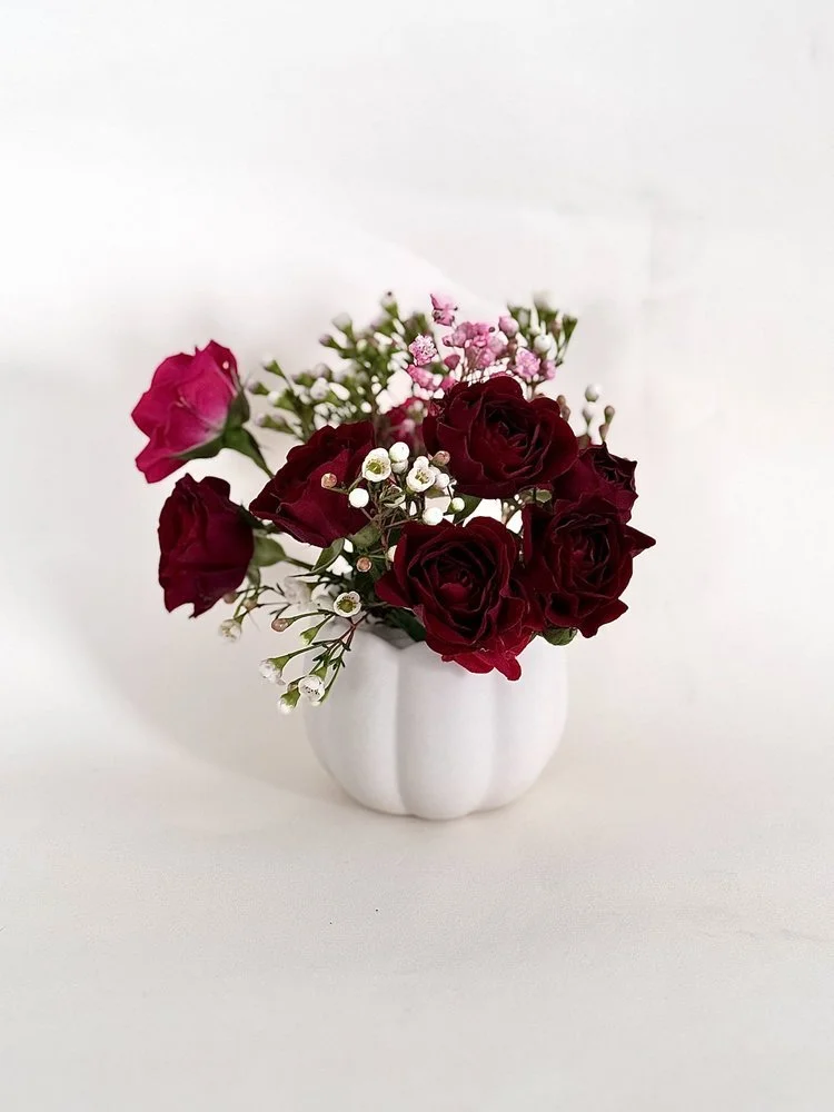 Ceramic+Frog+Vase+with+red+spray+roses+for+Valentines+.jpg