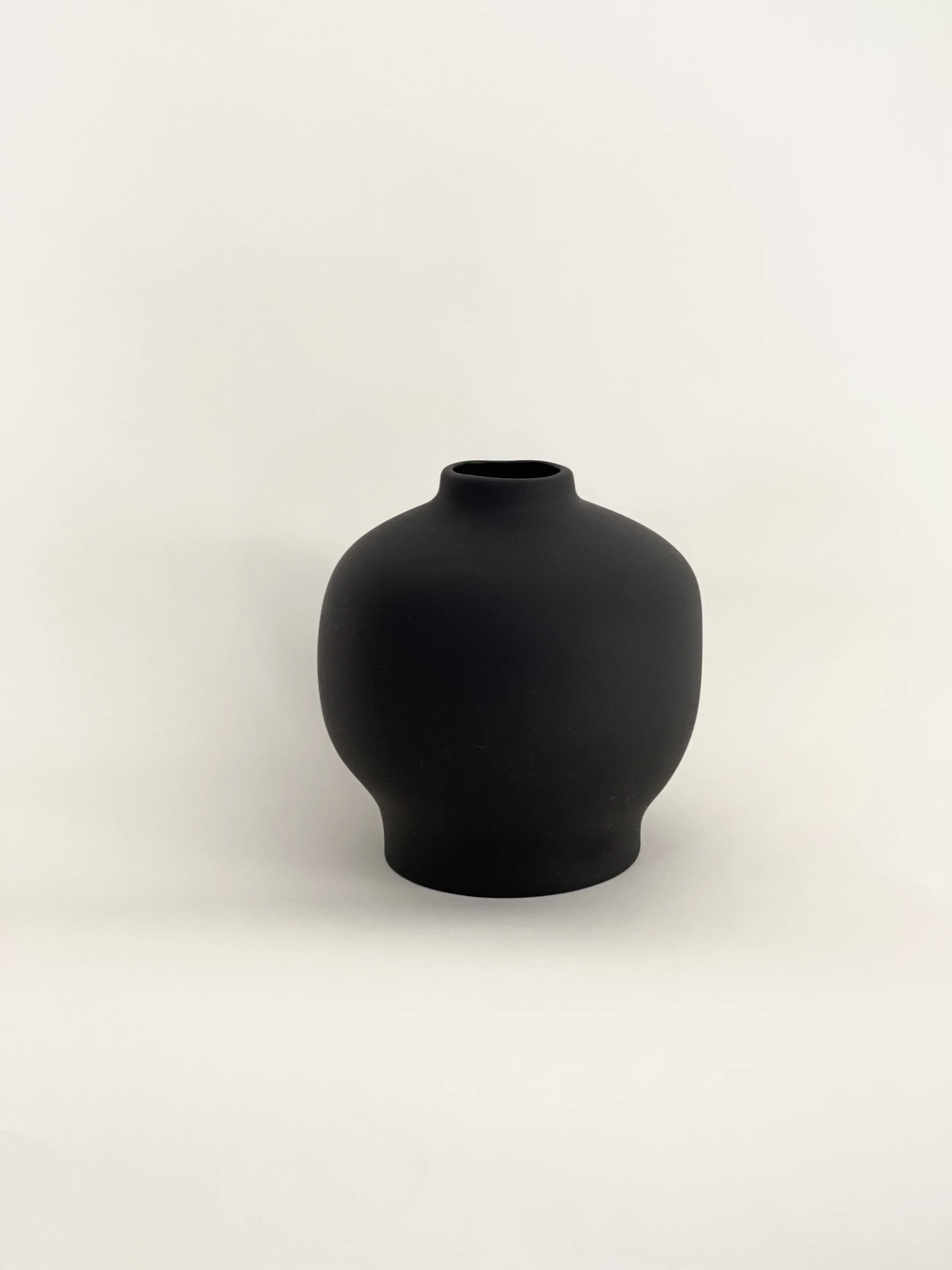 Black+Blossom+Vase+Product+Image.webp