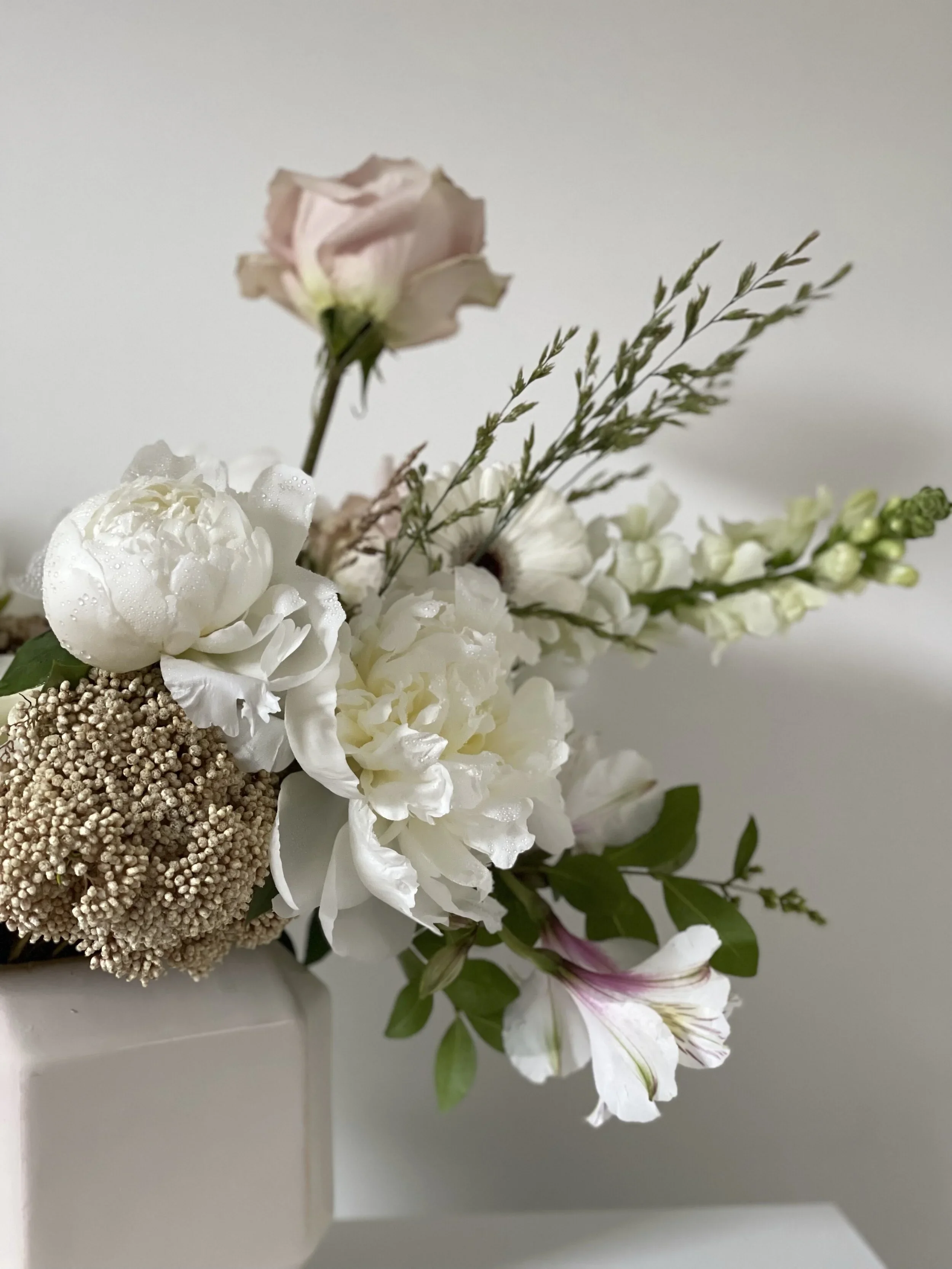 Detail+of+large+white+arrangement.webp
