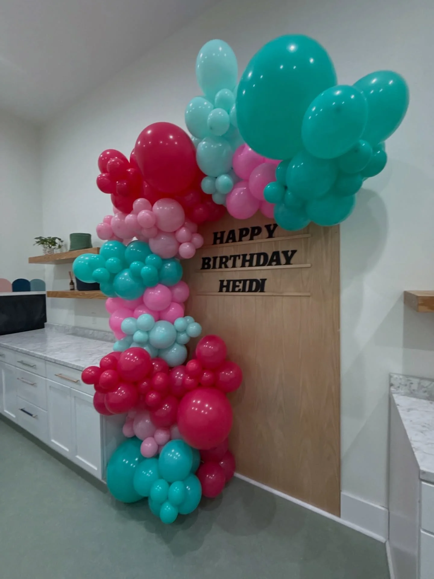 The cutest color combo for the cutest little party at @littletowncbus 💛💛💛