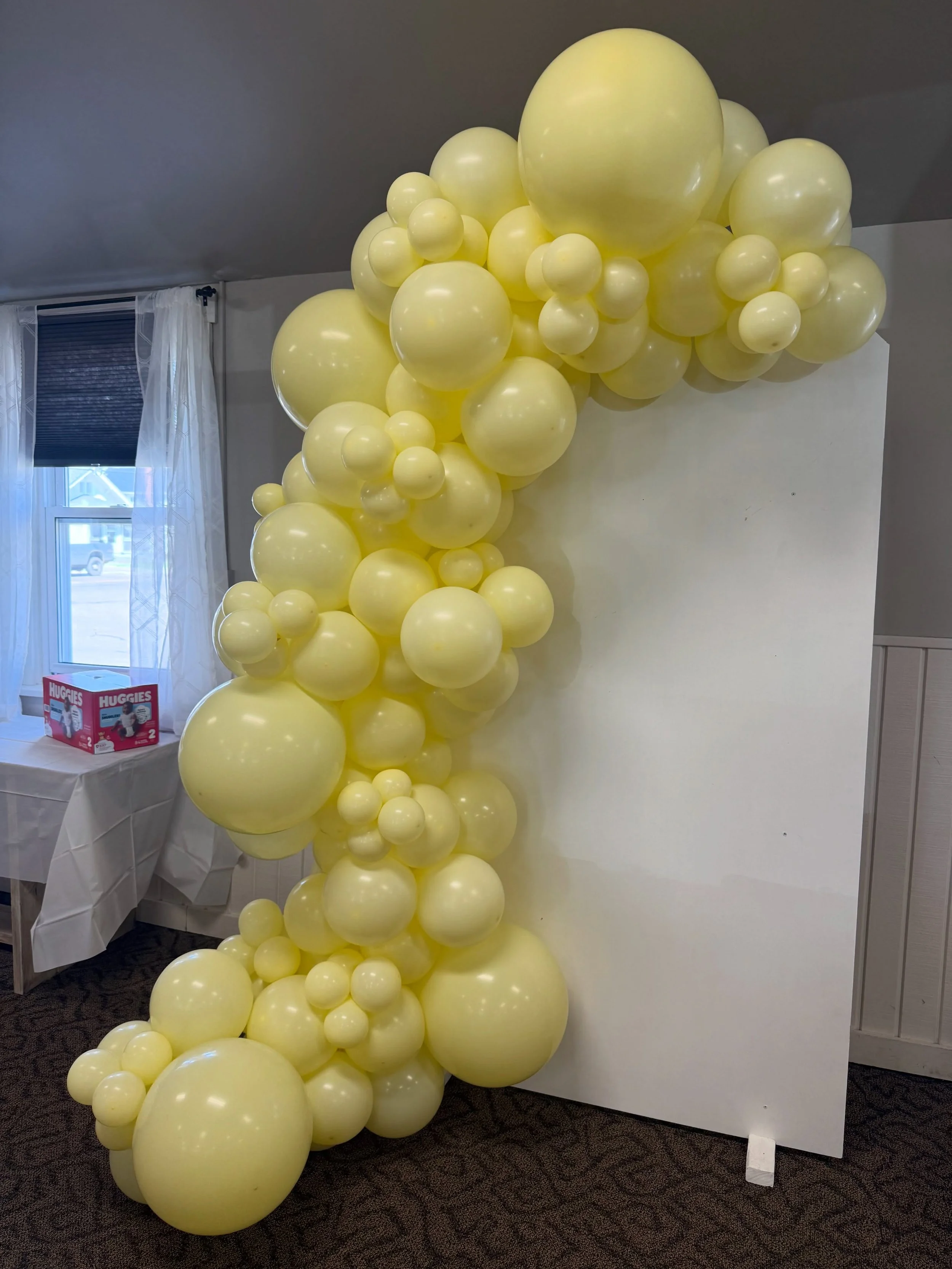 Buzzing with excitement for our little honey bee! 🐝💛 #BabyShower #balloonarch
