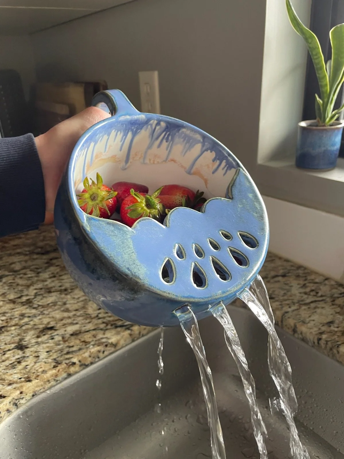 Raindrops Berry Bowl Large