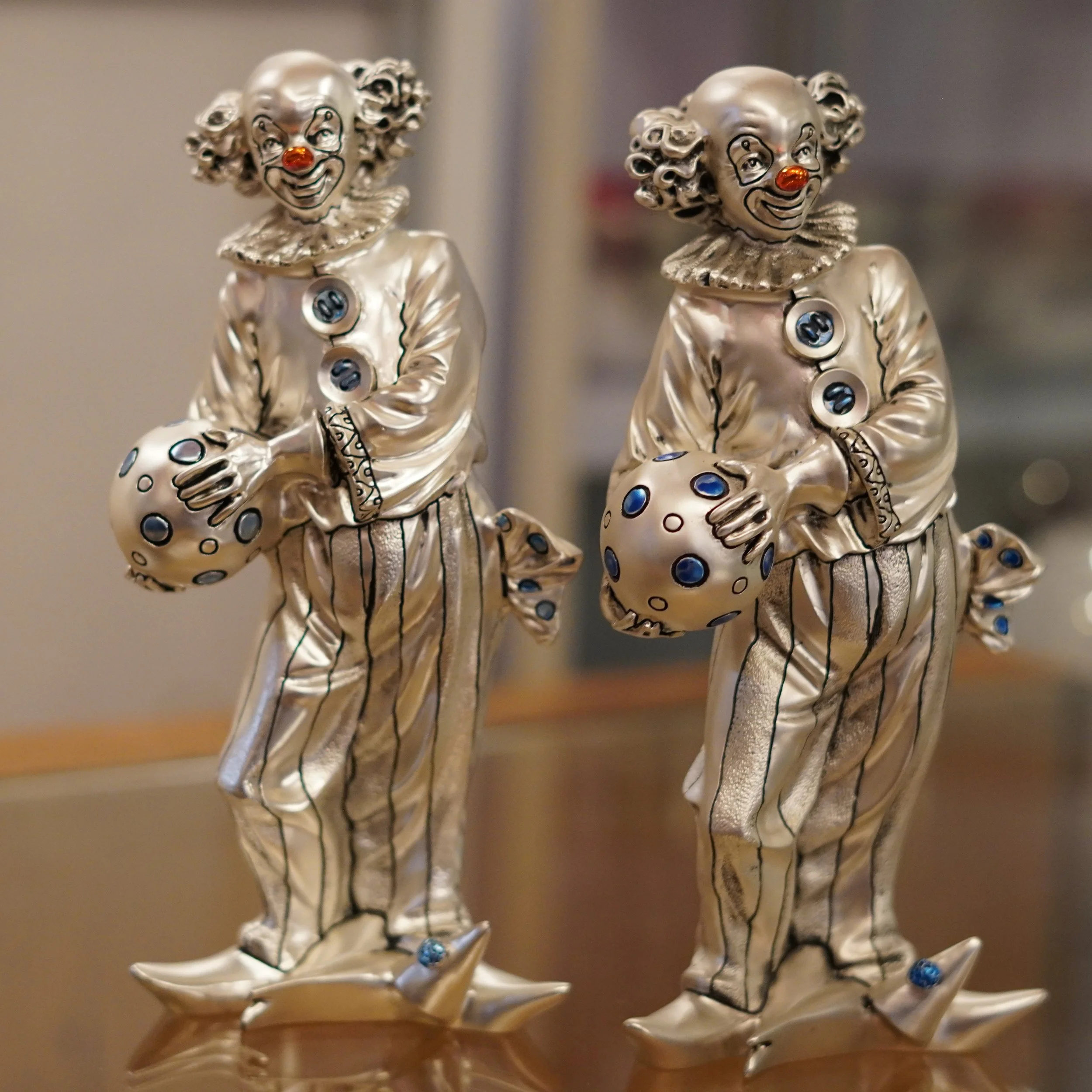 marcello-giorgio-clowns-figurines-art-the-french-kitchen-4th-floor-westin-bonaventure.JPG