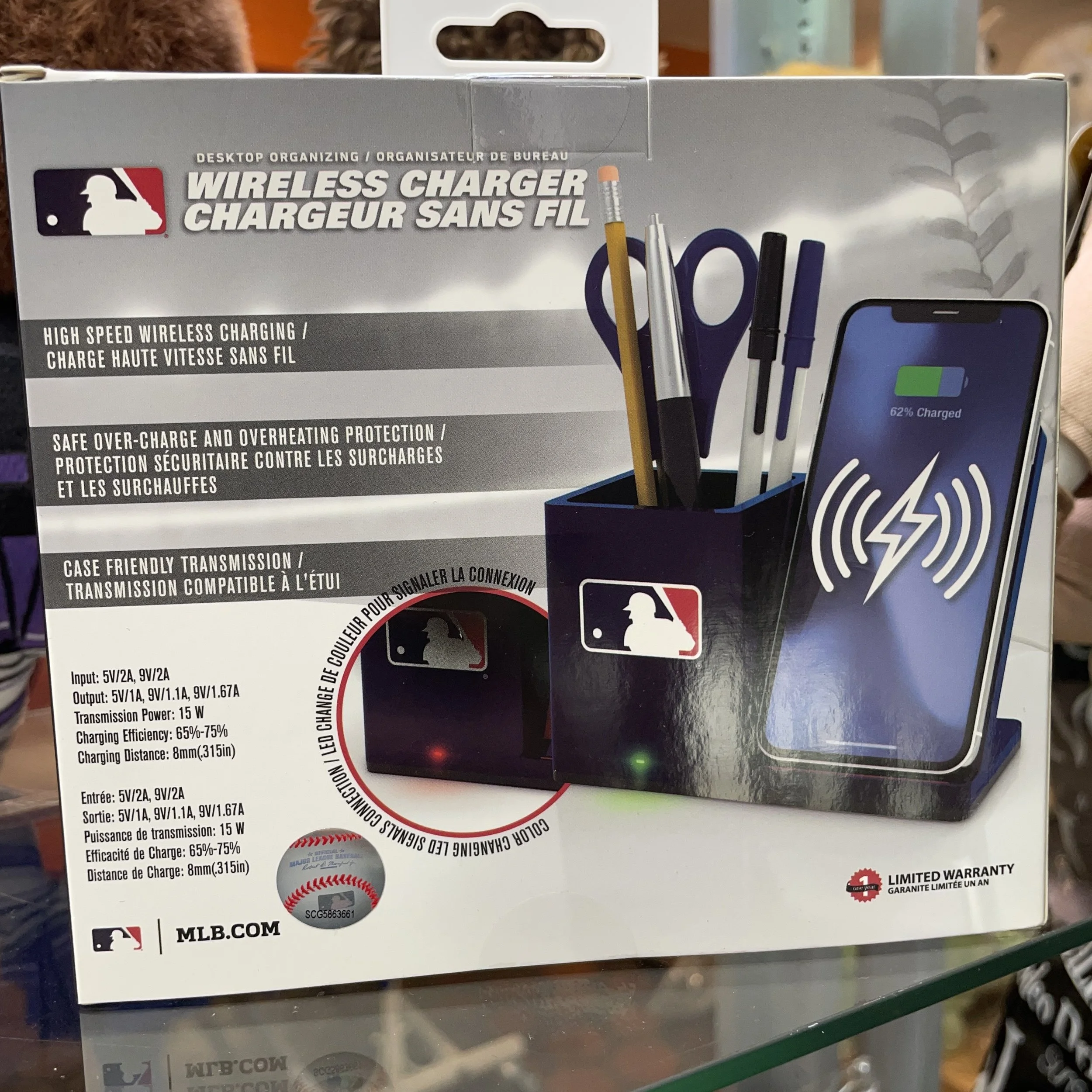 wireless-charger-phones-the-french-kitchen-4th-floor-westin-bonaventure.jpg