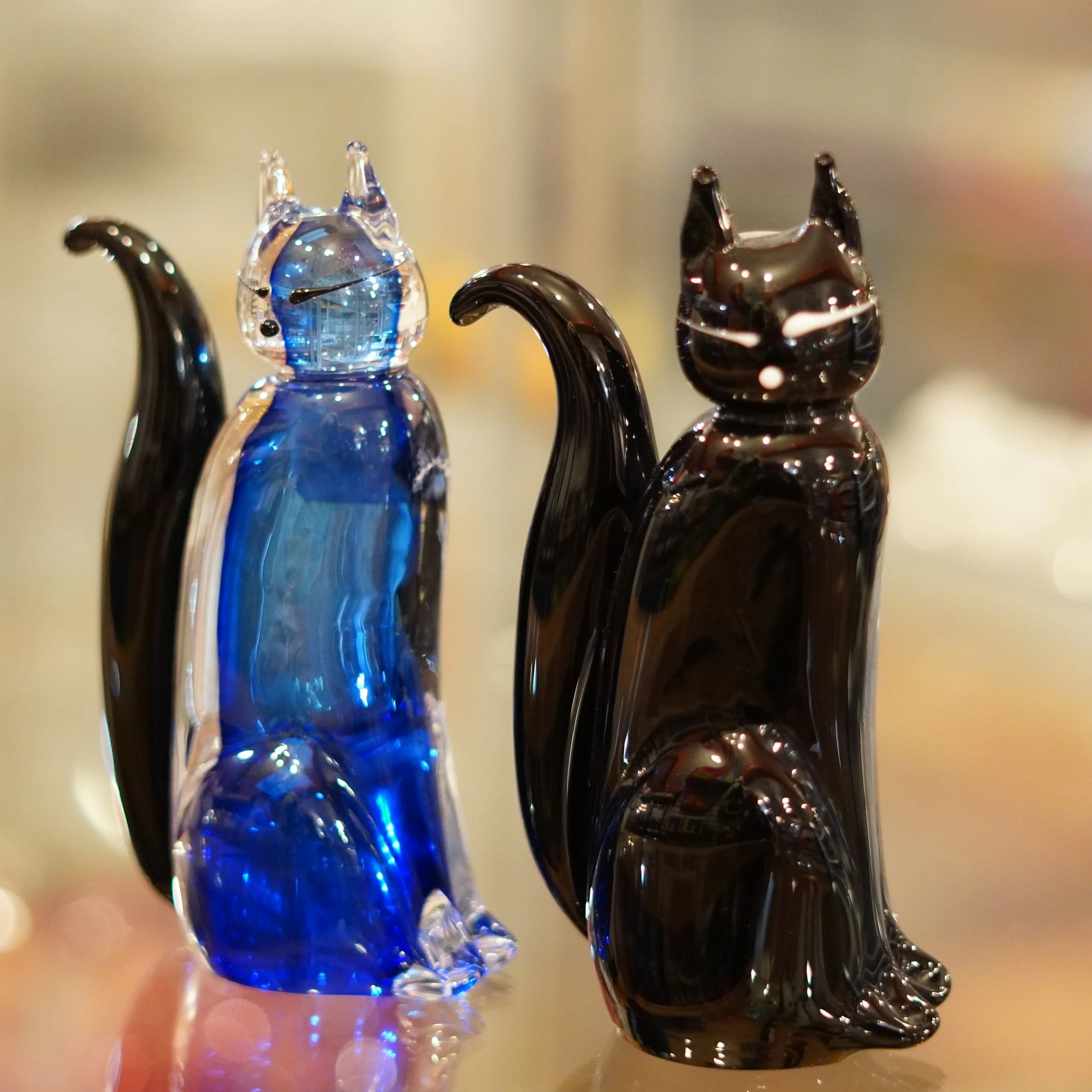 italian-art-murano-glass-cats-figurines-the-french-kitchen-4th-floor-westin-bonaventure.JPG