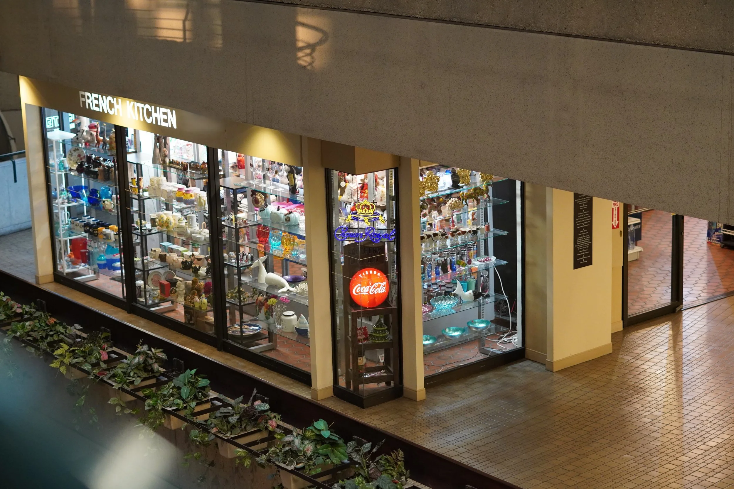 the-french-kitchen-convenience-liquor-store-4th-floor-the-westin-bonaventure-hotel
