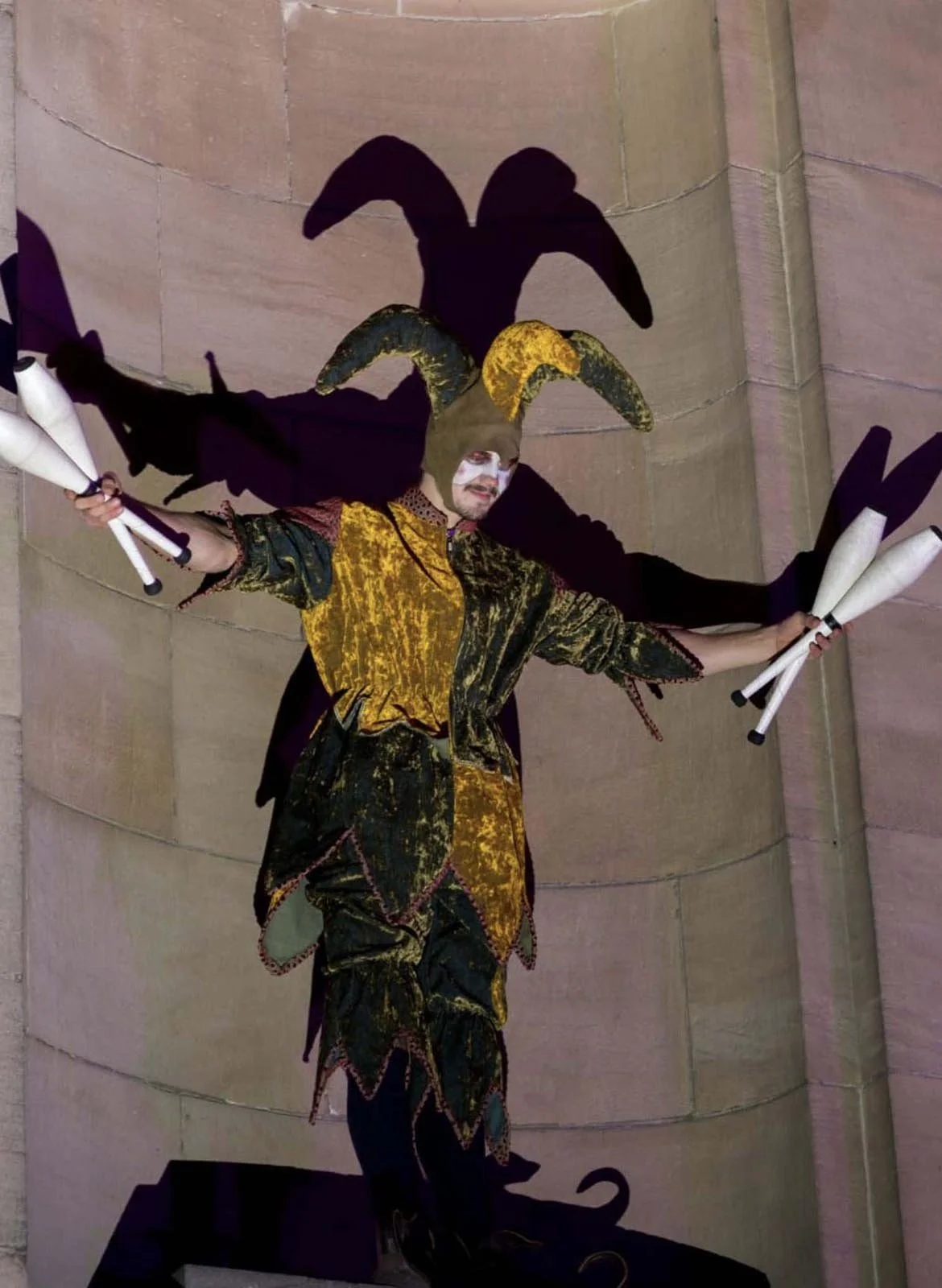 solo vuuranimatie tussen publiek op festival