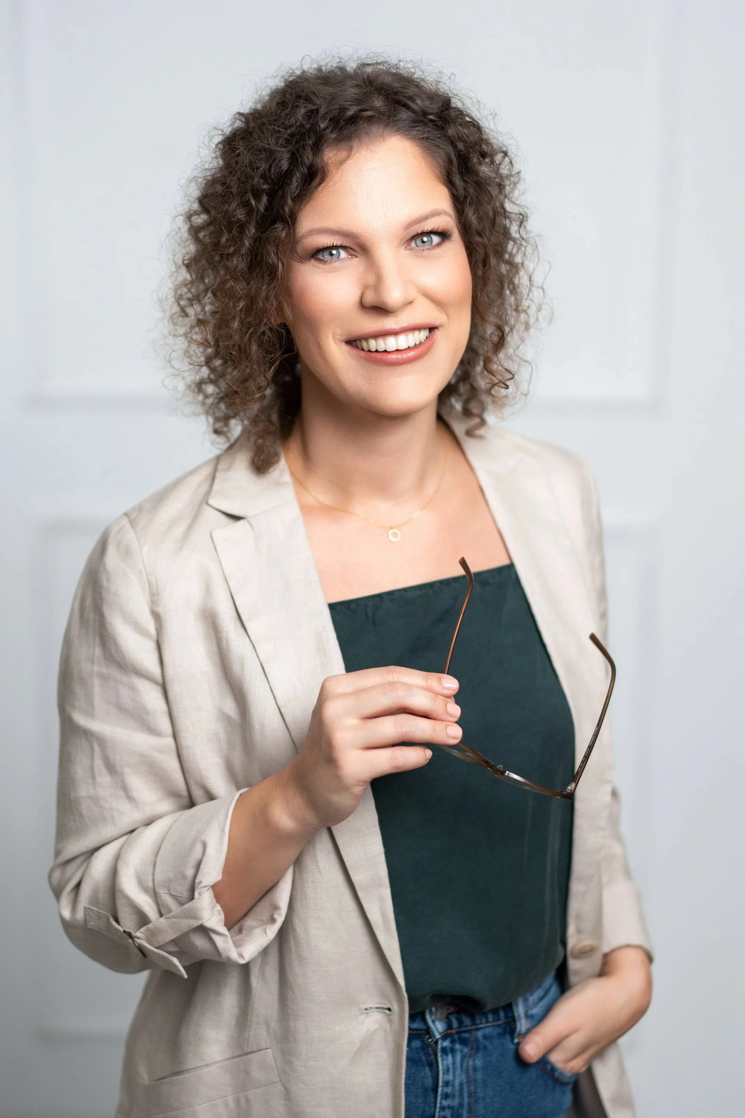 Portrait of Zsuzsa Csik, MD – freelance CME writer and clinical education strategist