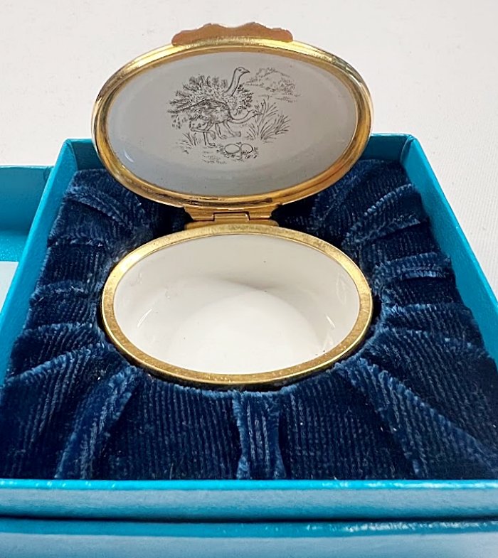 HALCYON DAYS English Enamel Box Leopard Motif-box inside view-lid oprn-700 x 785.jpg