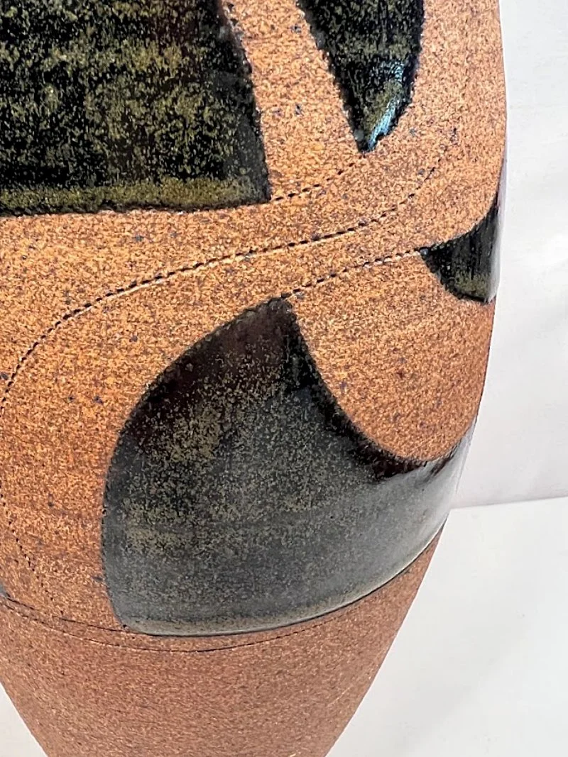 Studio-Art-Pottery-Vase-by-Rowell-Design-Closeup-800 x 1067.jpg
