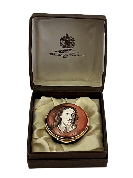 5670-Toye__Kenning_and_Spencer_English_Enameled_Box_Oliver_Cromwell_Original_Box-open-700_x_933-removebg-preview.png
