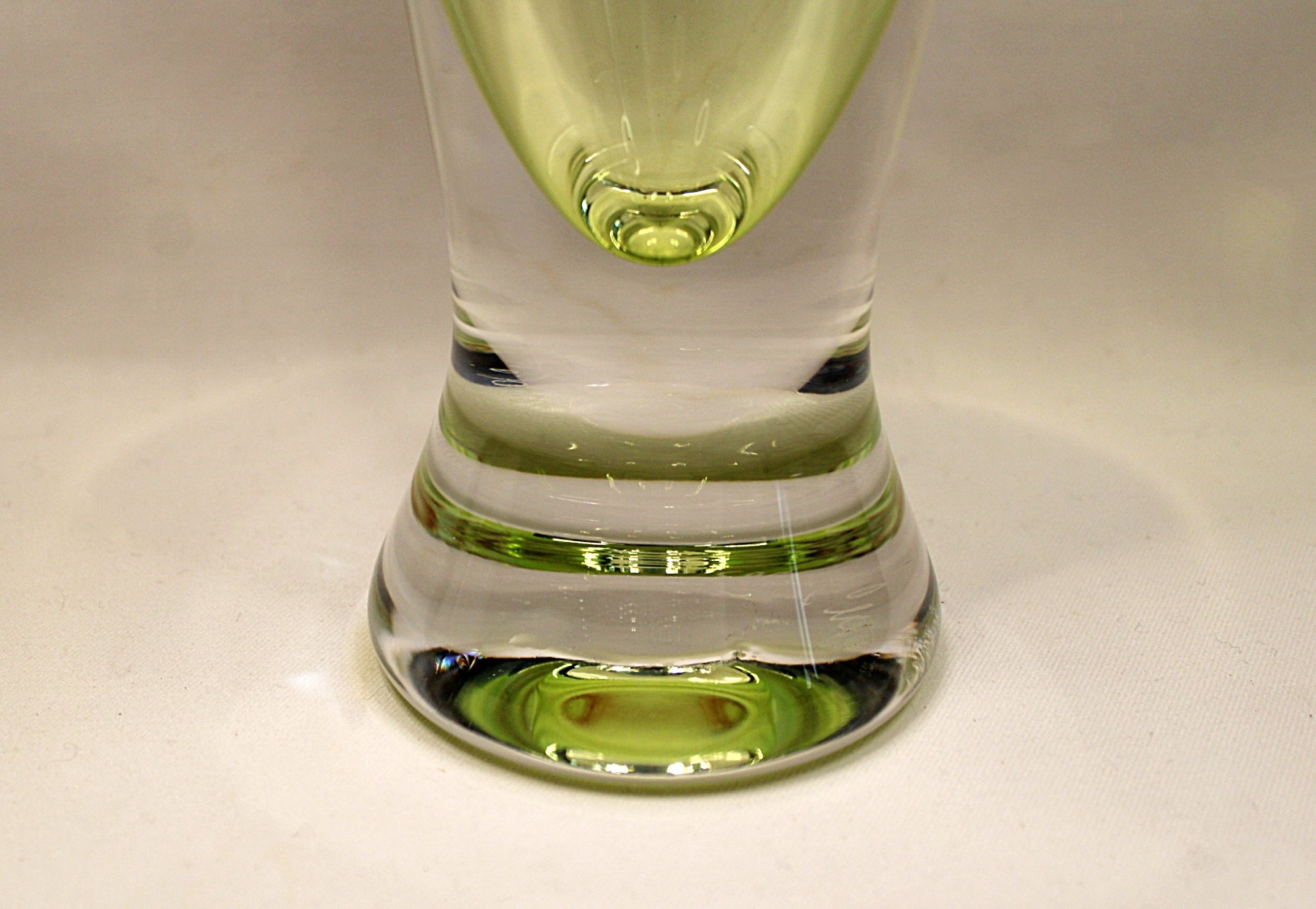 EARL O. JAMES Art Glass Vase Signed 12.5 Inches Tall-Base View-2000 x 1382.JPG