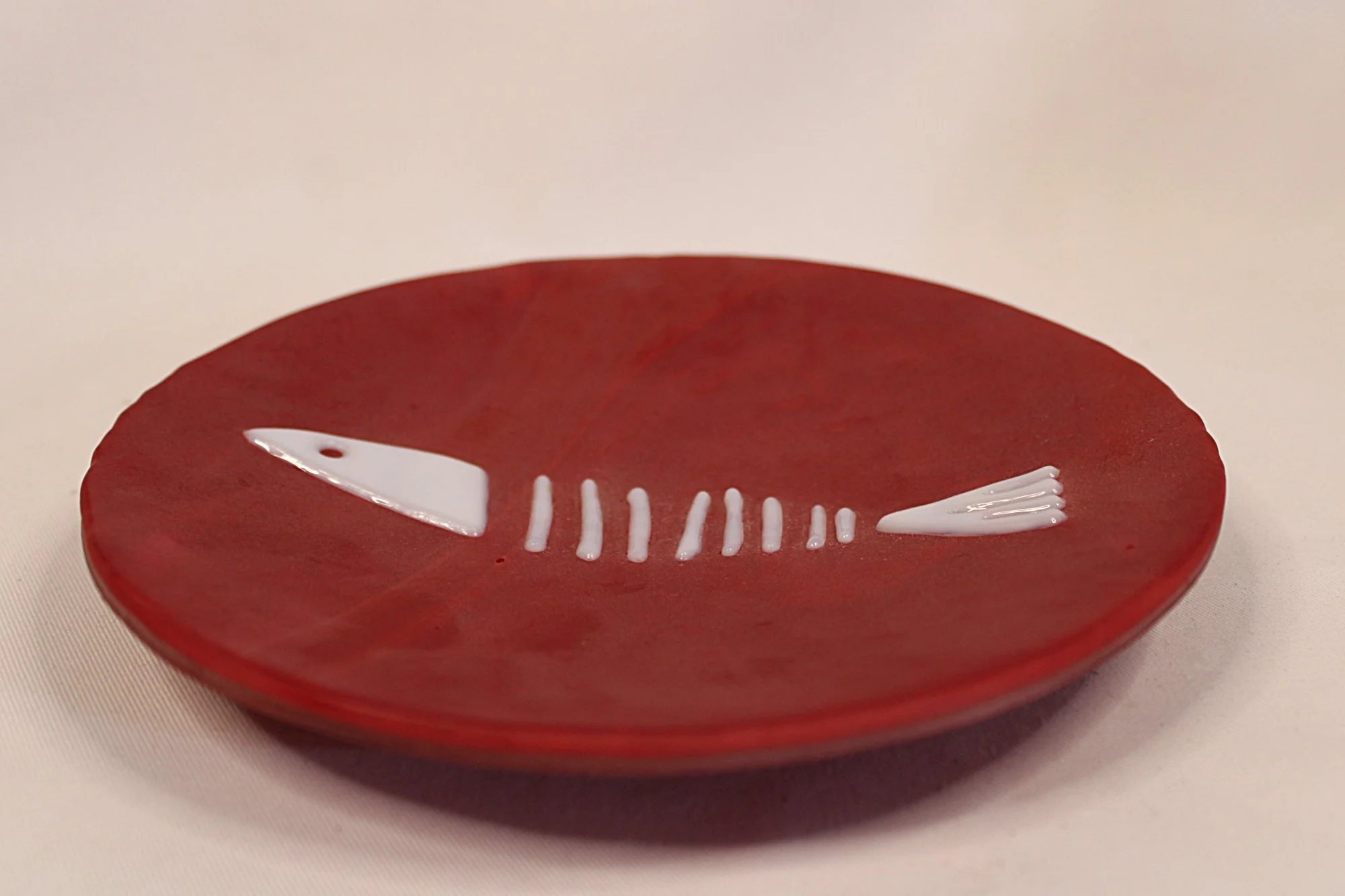 Red-art-glass-handmade-plate-flat-view-2000 x 1333.JPG