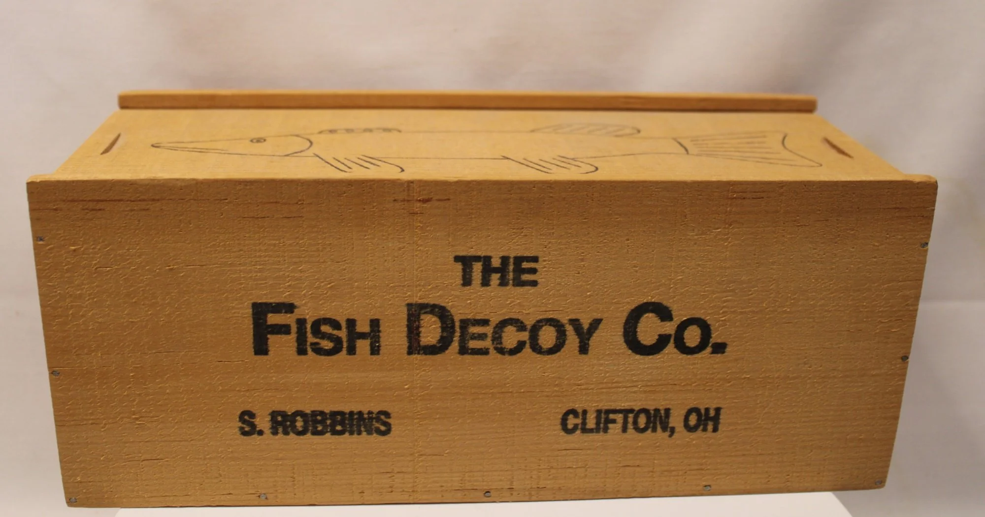 Steve Robbins-Fish Decoy Smallmouth Bass 1995 Box-2000 x 1051.JPG